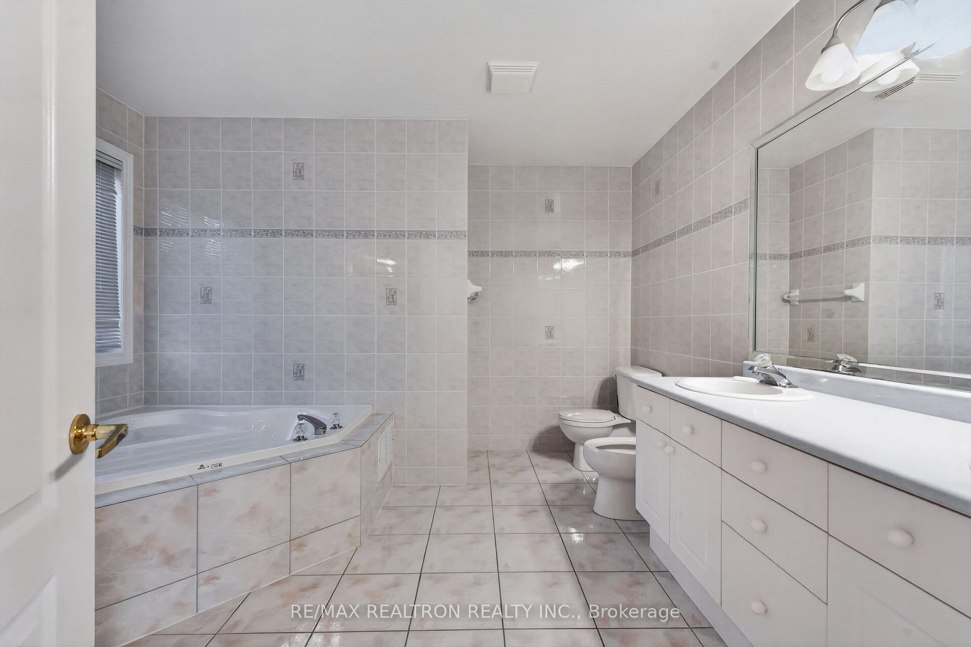Photo 31 of 12 Loudon Crescent, Vaughan, Beverley Glen — HOMEH