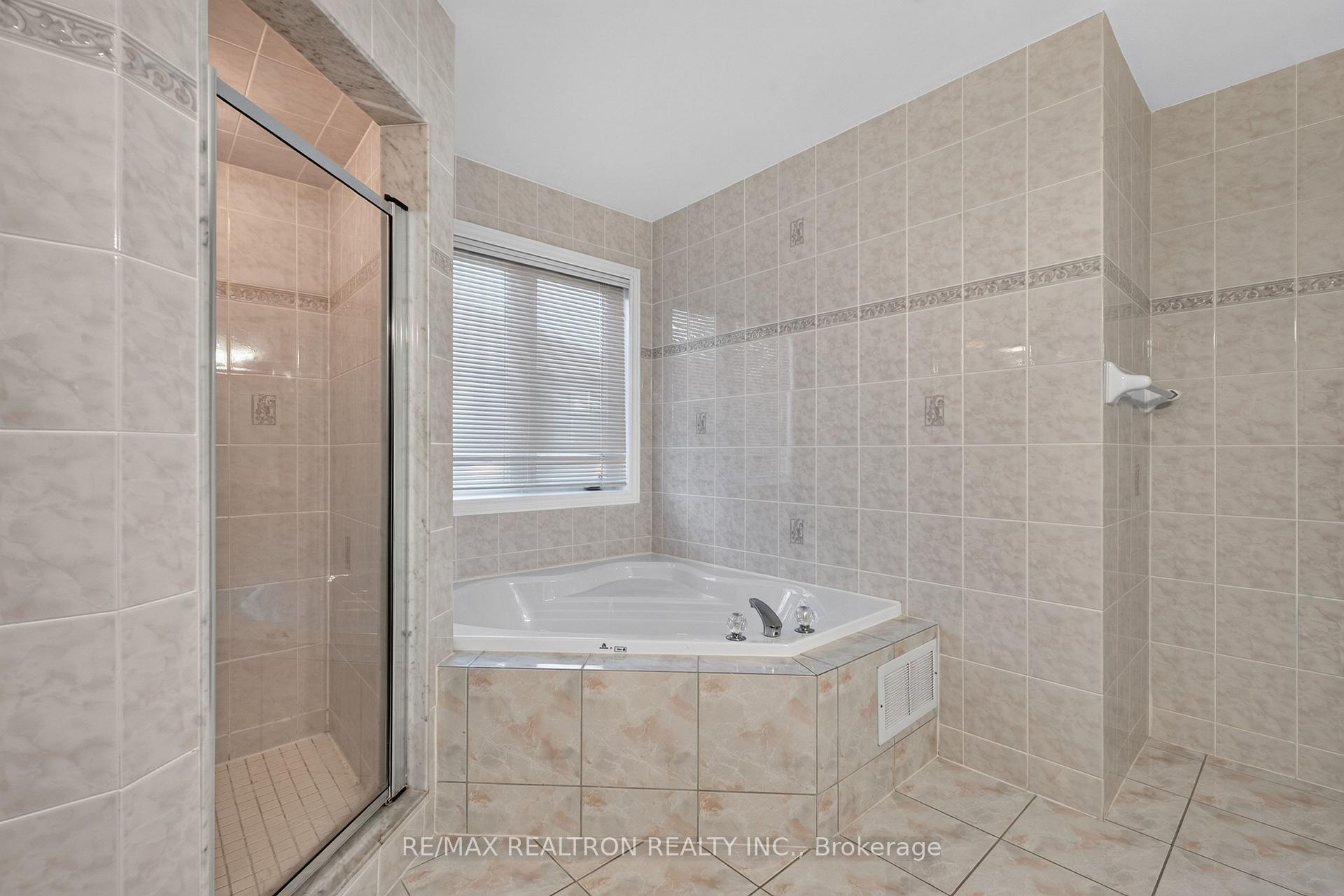 Photo 32 of 12 Loudon Crescent, Vaughan, Beverley Glen — HOMEH