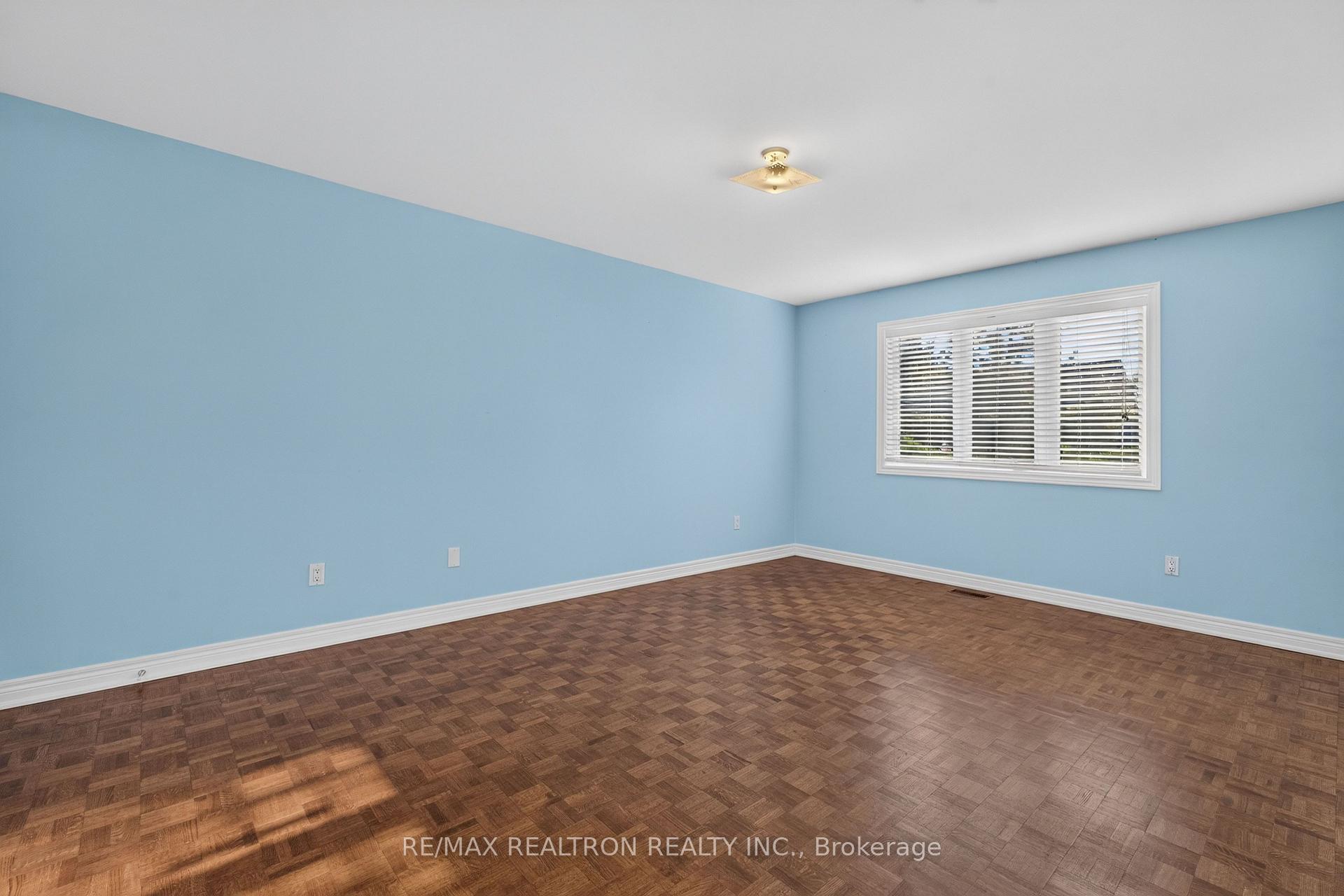 Photo 33 of 12 Loudon Crescent, Vaughan, Beverley Glen — HOMEH