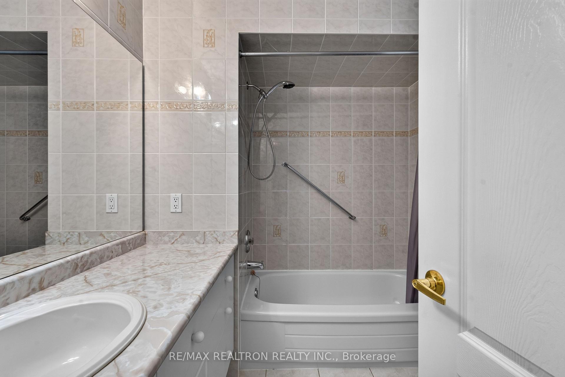 Photo 34 of 12 Loudon Crescent, Vaughan, Beverley Glen — HOMEH