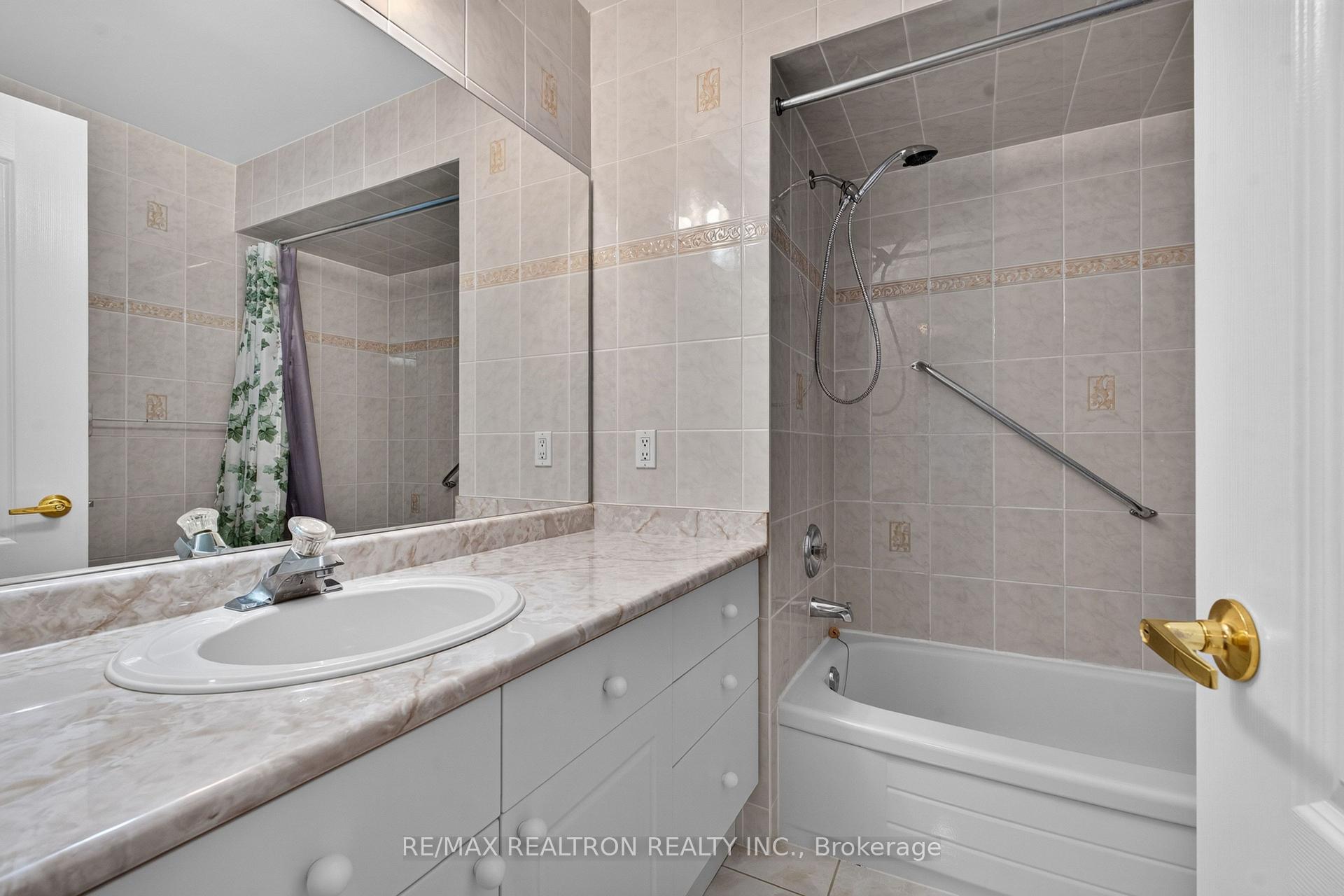 Photo 35 of 12 Loudon Crescent, Vaughan, Beverley Glen — HOMEH