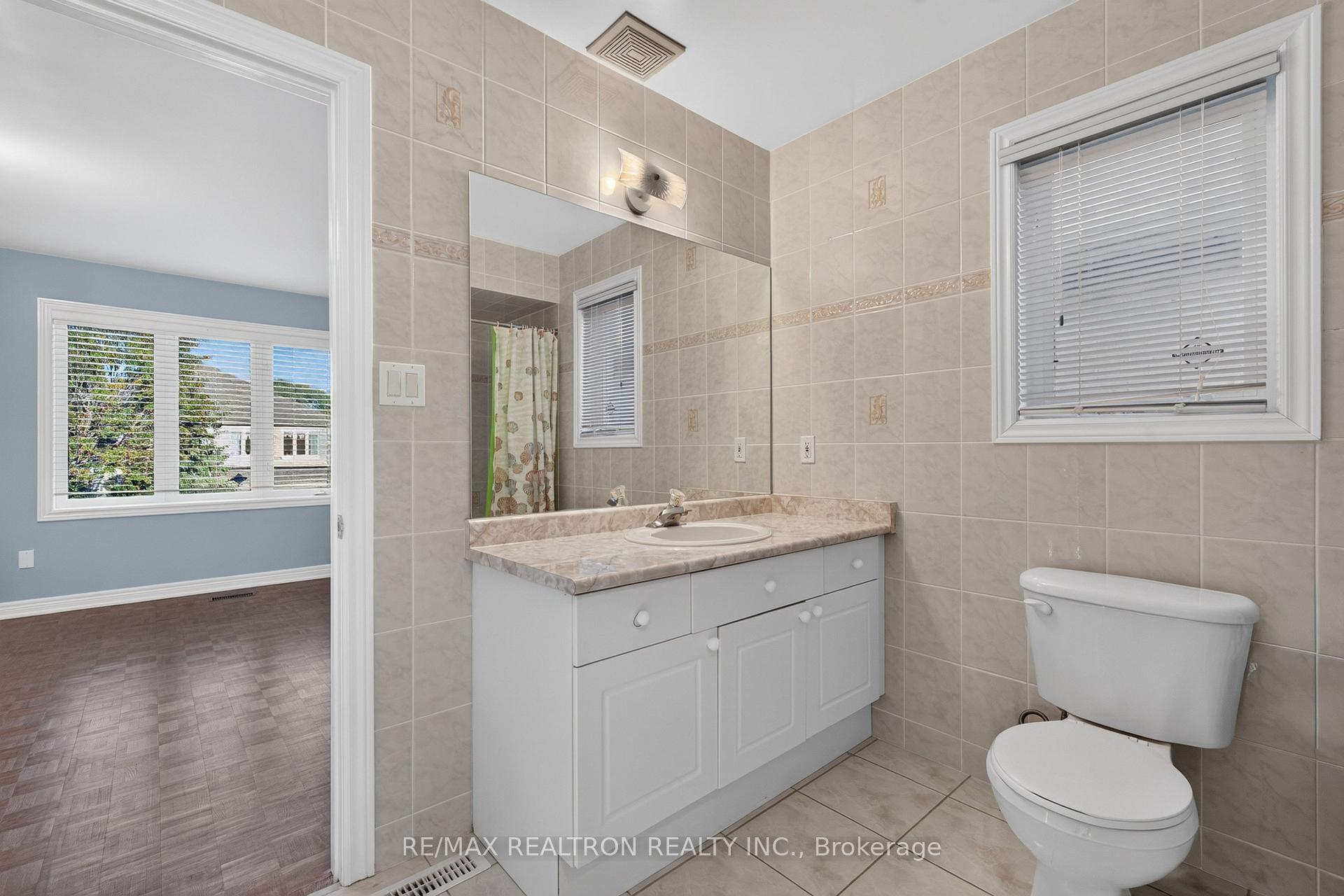 Photo 38 of 12 Loudon Crescent, Vaughan, Beverley Glen — HOMEH