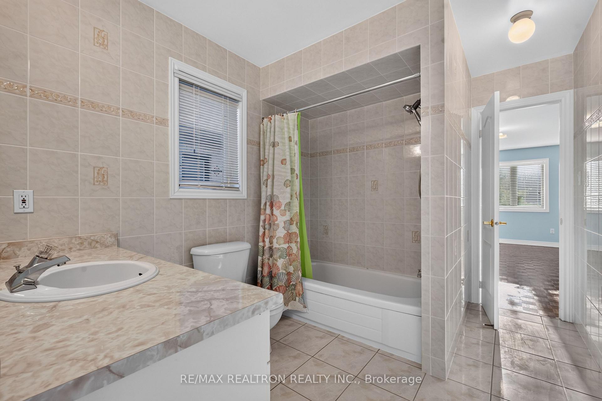 Photo 39 of 12 Loudon Crescent, Vaughan, Beverley Glen — HOMEH
