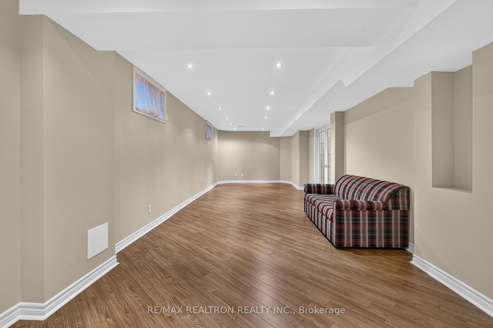Photo 43 of 12 Loudon Crescent, Vaughan, Beverley Glen — HOMEH