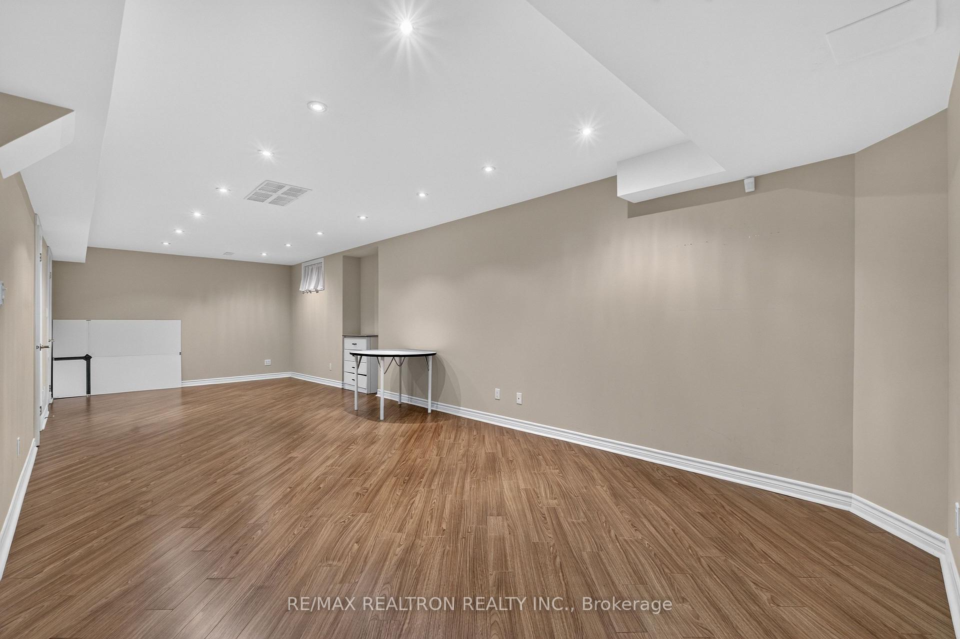 Photo 44 of 12 Loudon Crescent, Vaughan, Beverley Glen — HOMEH