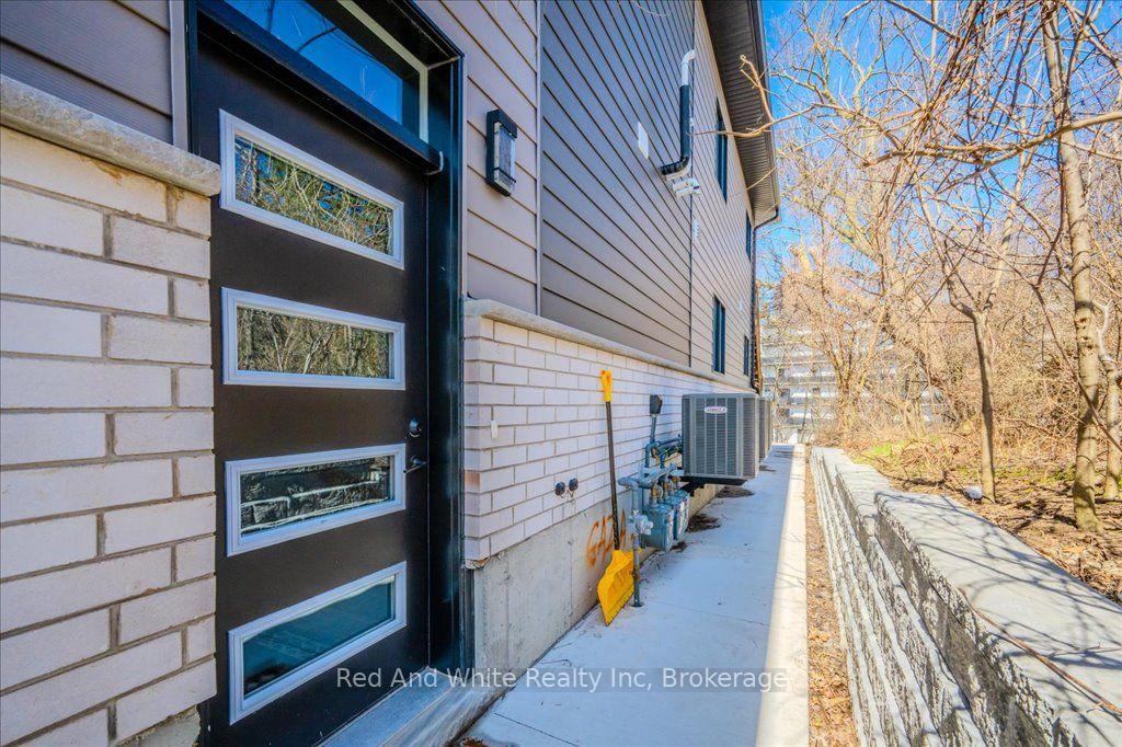 Photo 5 of 498 Karn Street, Kitchener, Victoria Hills — HOMEH