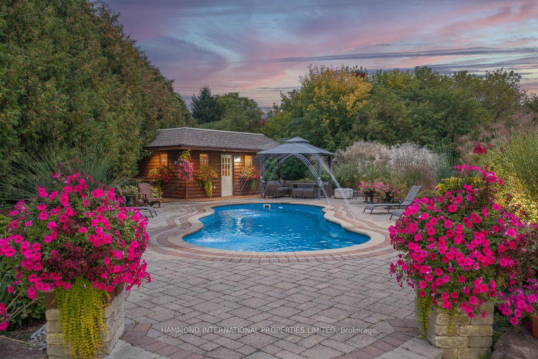 Photo 4 of 776 Woodland Acres Crescent, Vaughan, Rural Vaughan — HOMEH
