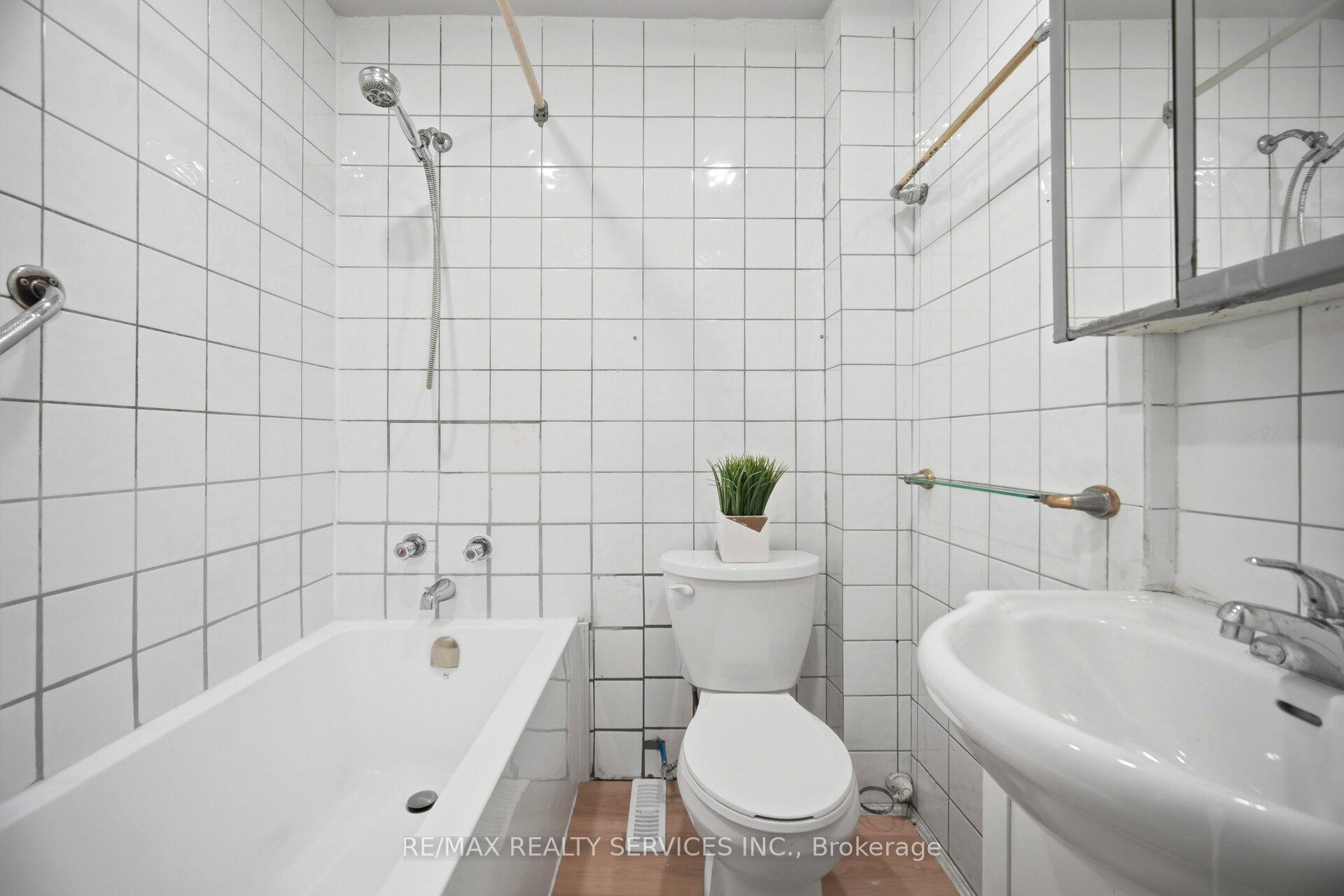 Photo 19 of 1147 Dufferin Street, Toronto, Dovercourt-Wallace Emerson-Junction — HOMEH