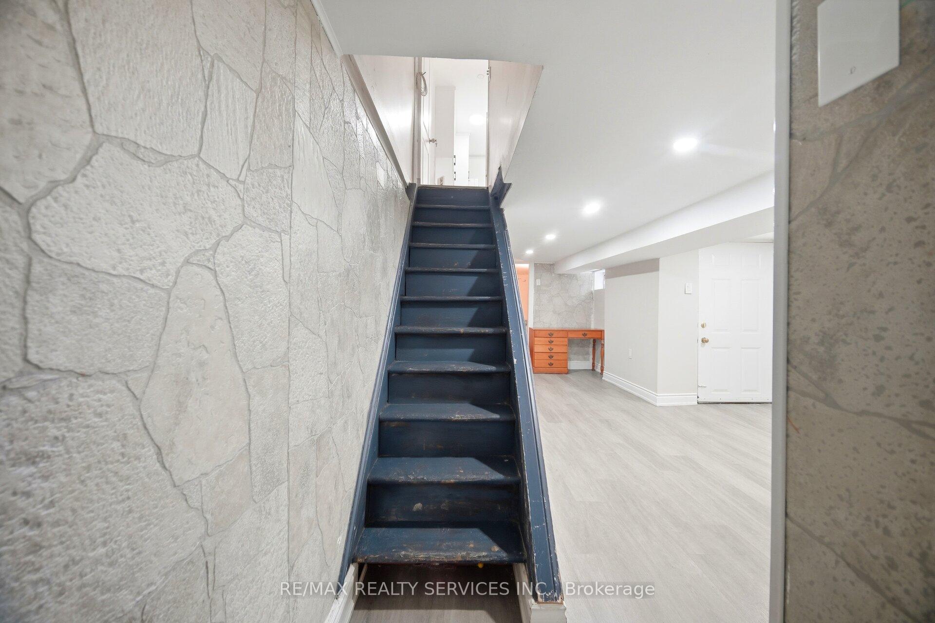 Photo 31 of 1147 Dufferin Street, Toronto, Dovercourt-Wallace Emerson-Junction — HOMEH