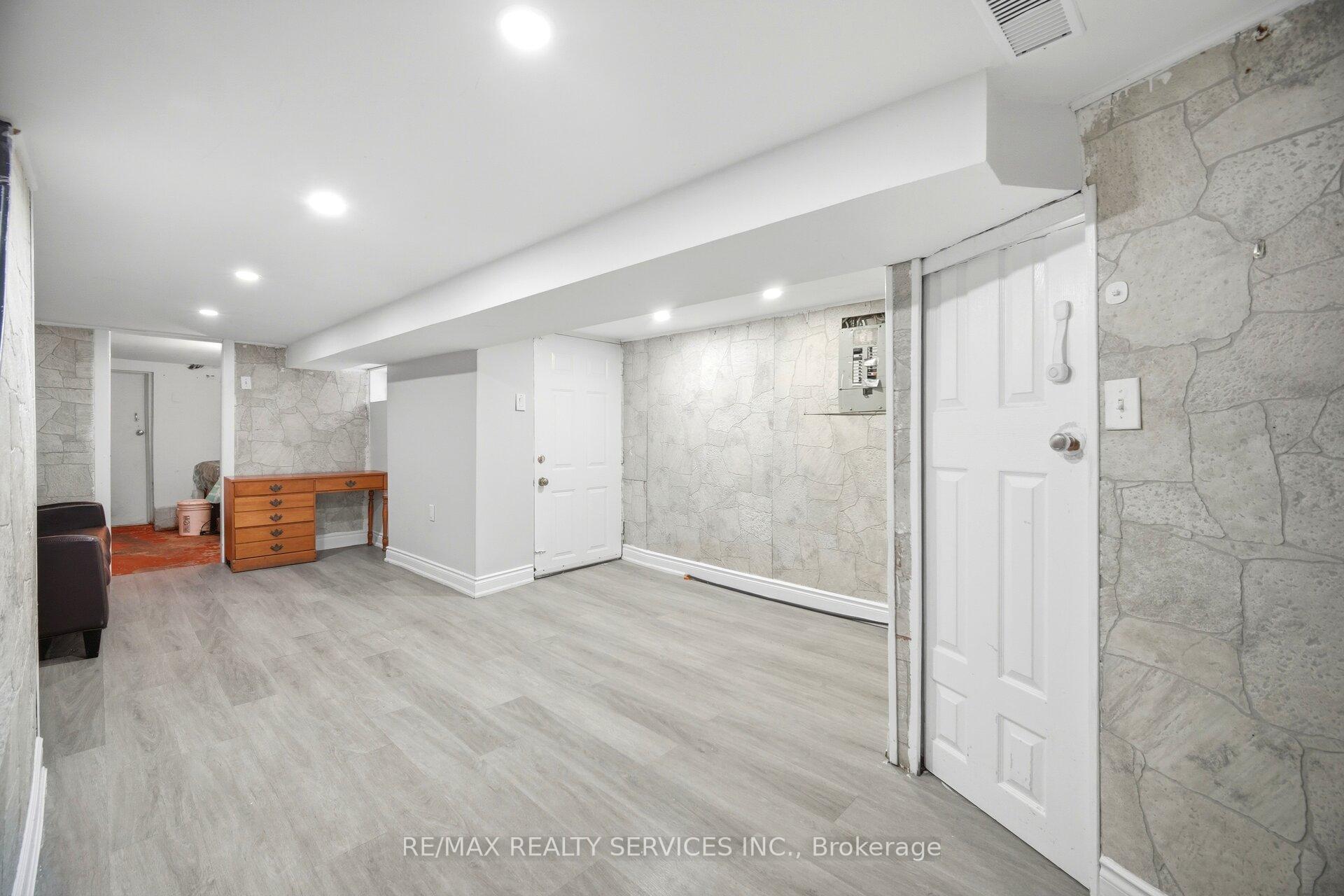 Photo 32 of 1147 Dufferin Street, Toronto, Dovercourt-Wallace Emerson-Junction — HOMEH