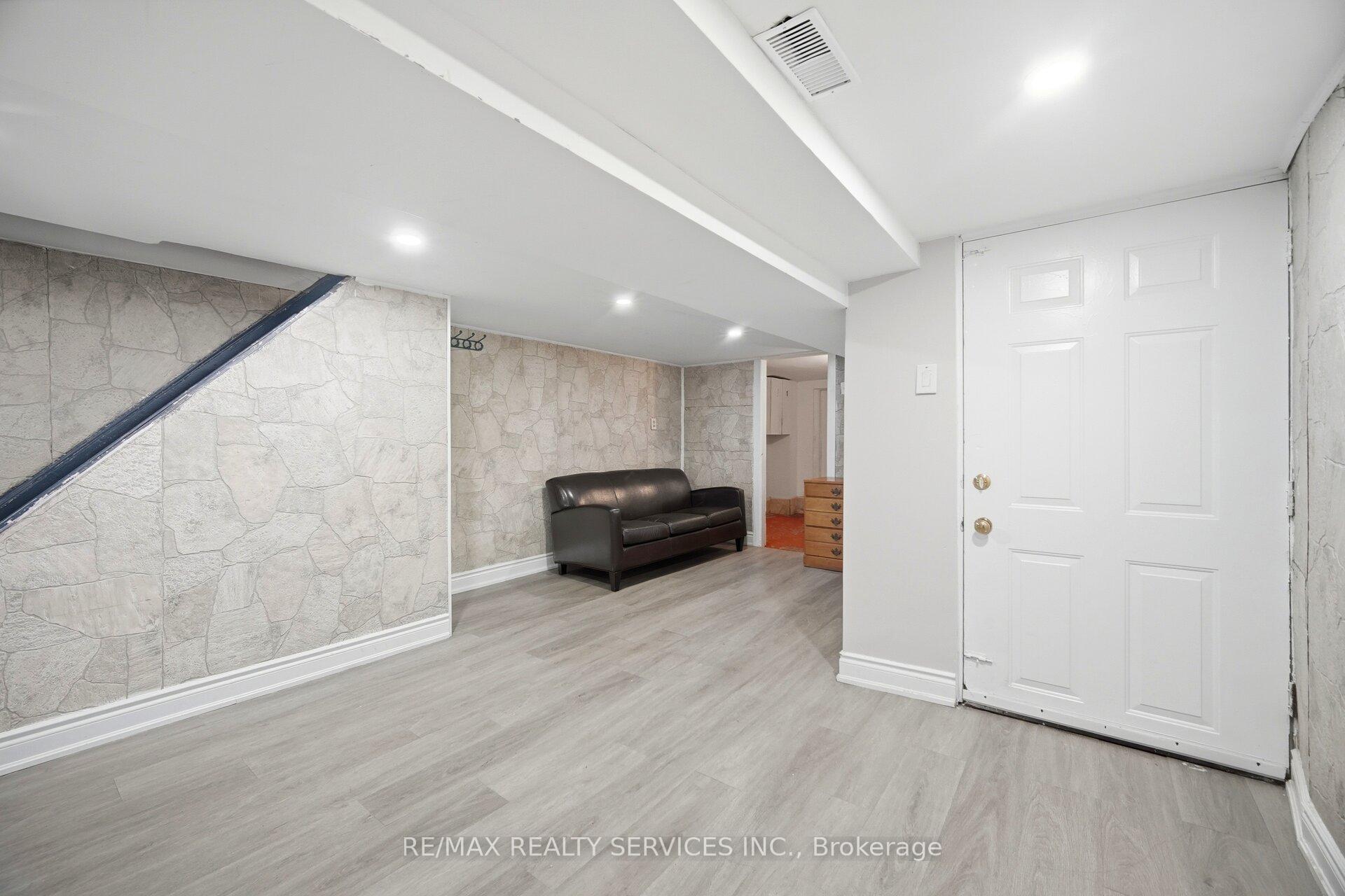 Photo 33 of 1147 Dufferin Street, Toronto, Dovercourt-Wallace Emerson-Junction — HOMEH