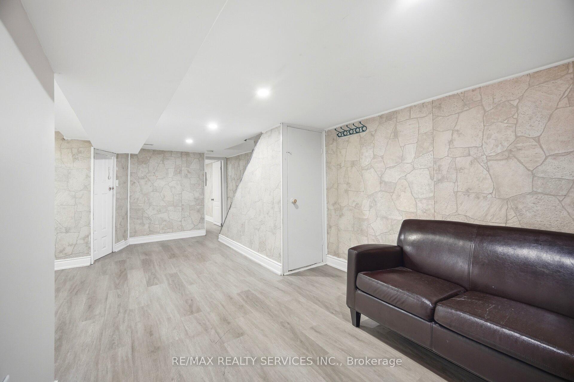 Photo 34 of 1147 Dufferin Street, Toronto, Dovercourt-Wallace Emerson-Junction — HOMEH