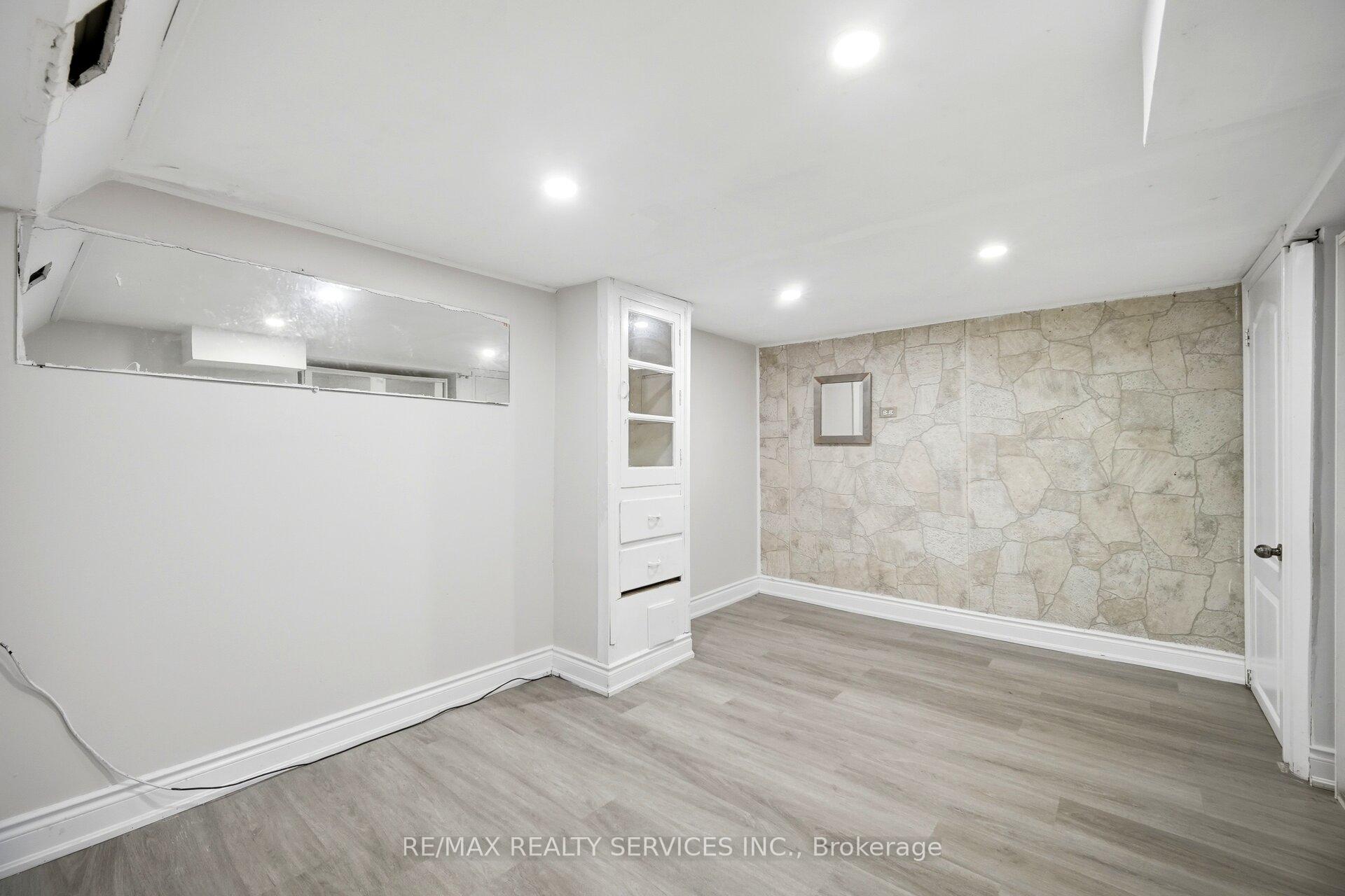 Photo 36 of 1147 Dufferin Street, Toronto, Dovercourt-Wallace Emerson-Junction — HOMEH