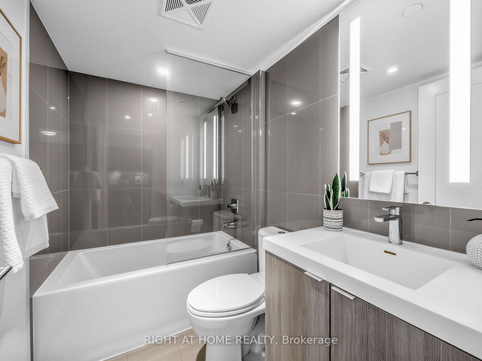 Photo 13 of Unit 2423, 585 Bloor Street E, Toronto, North St. James Town — HOMEH