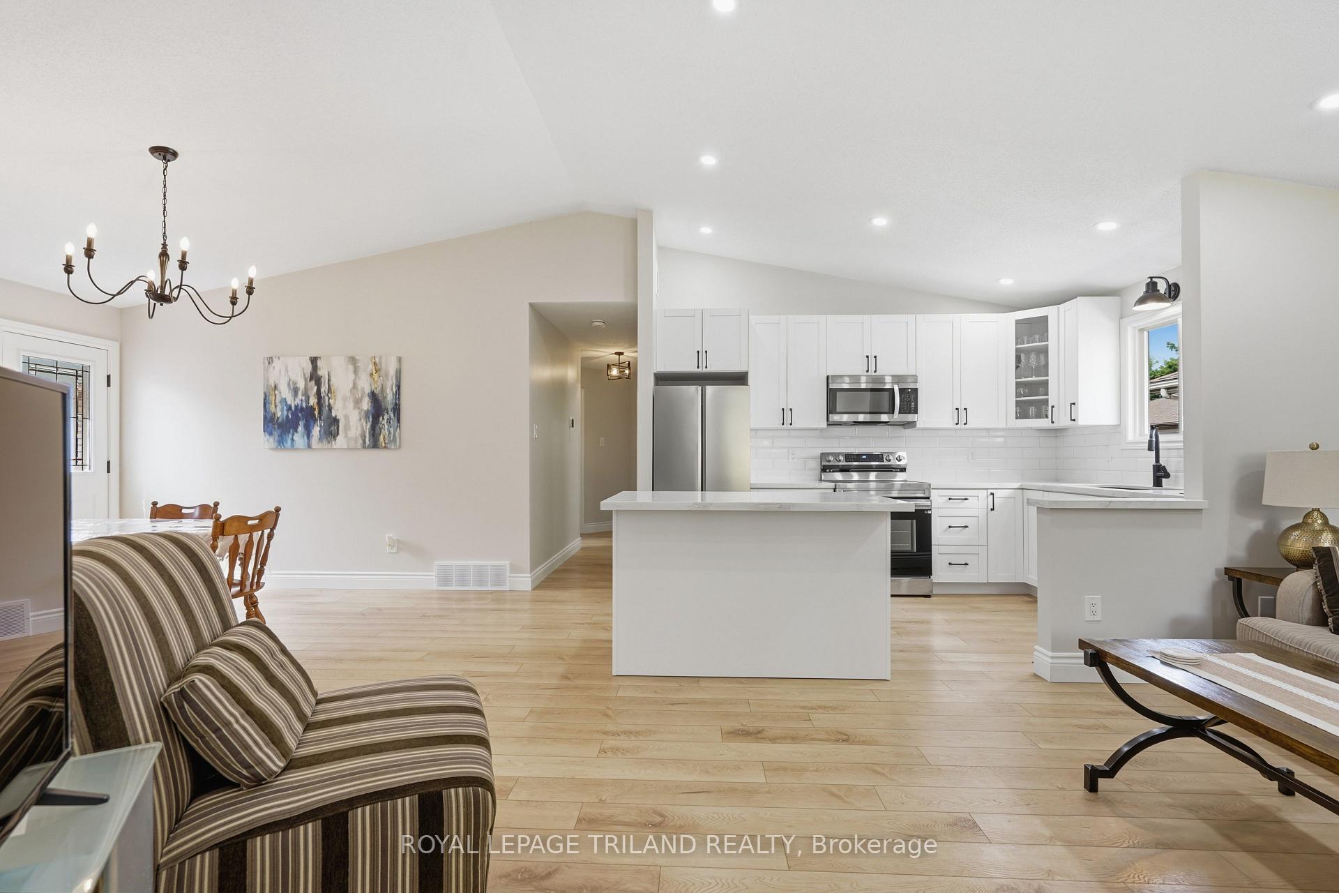 Photo 4 of 74 Kennedy Place, London, East I — HOMEH