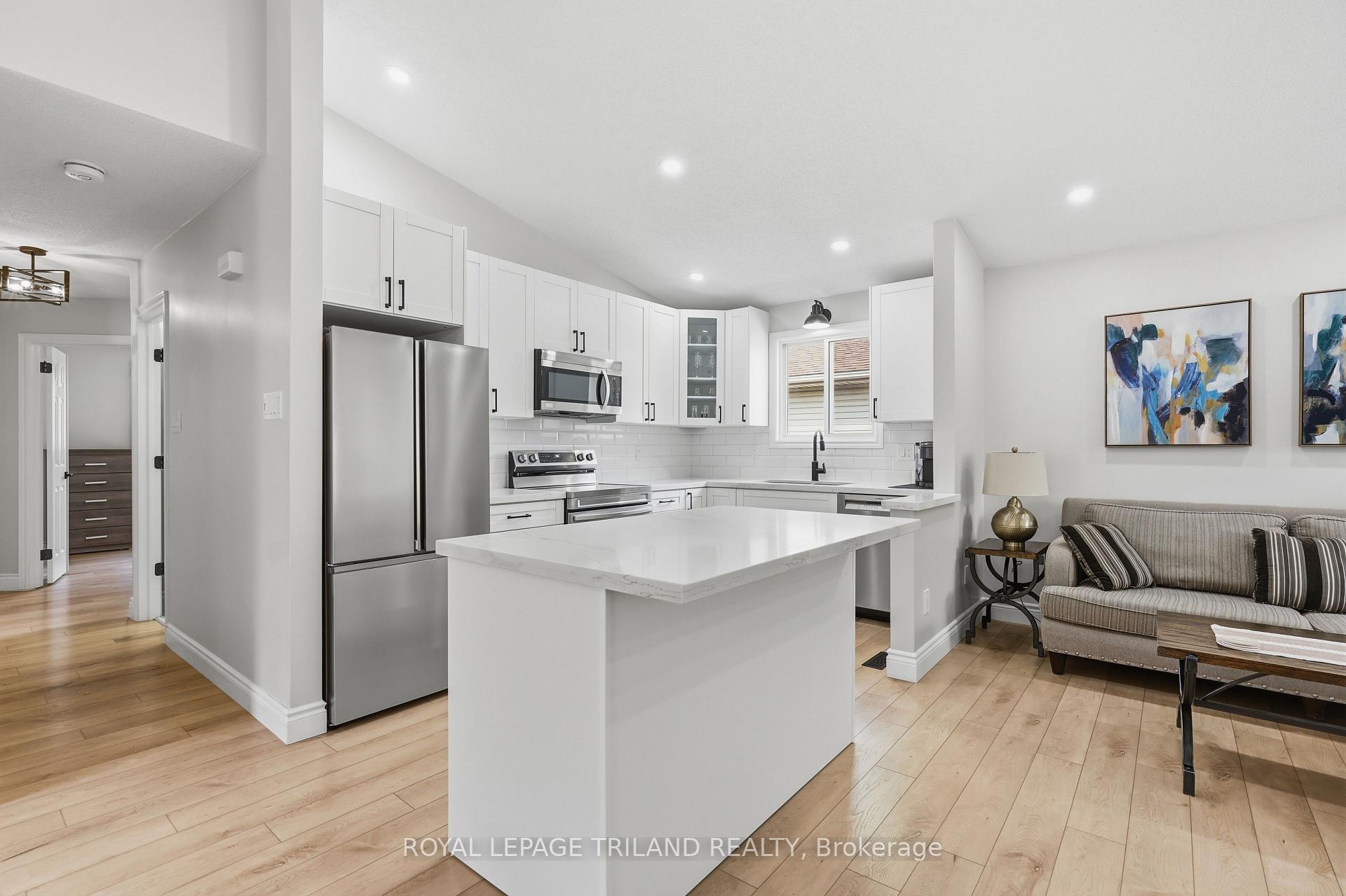 Photo 8 of 74 Kennedy Place, London, East I — HOMEH