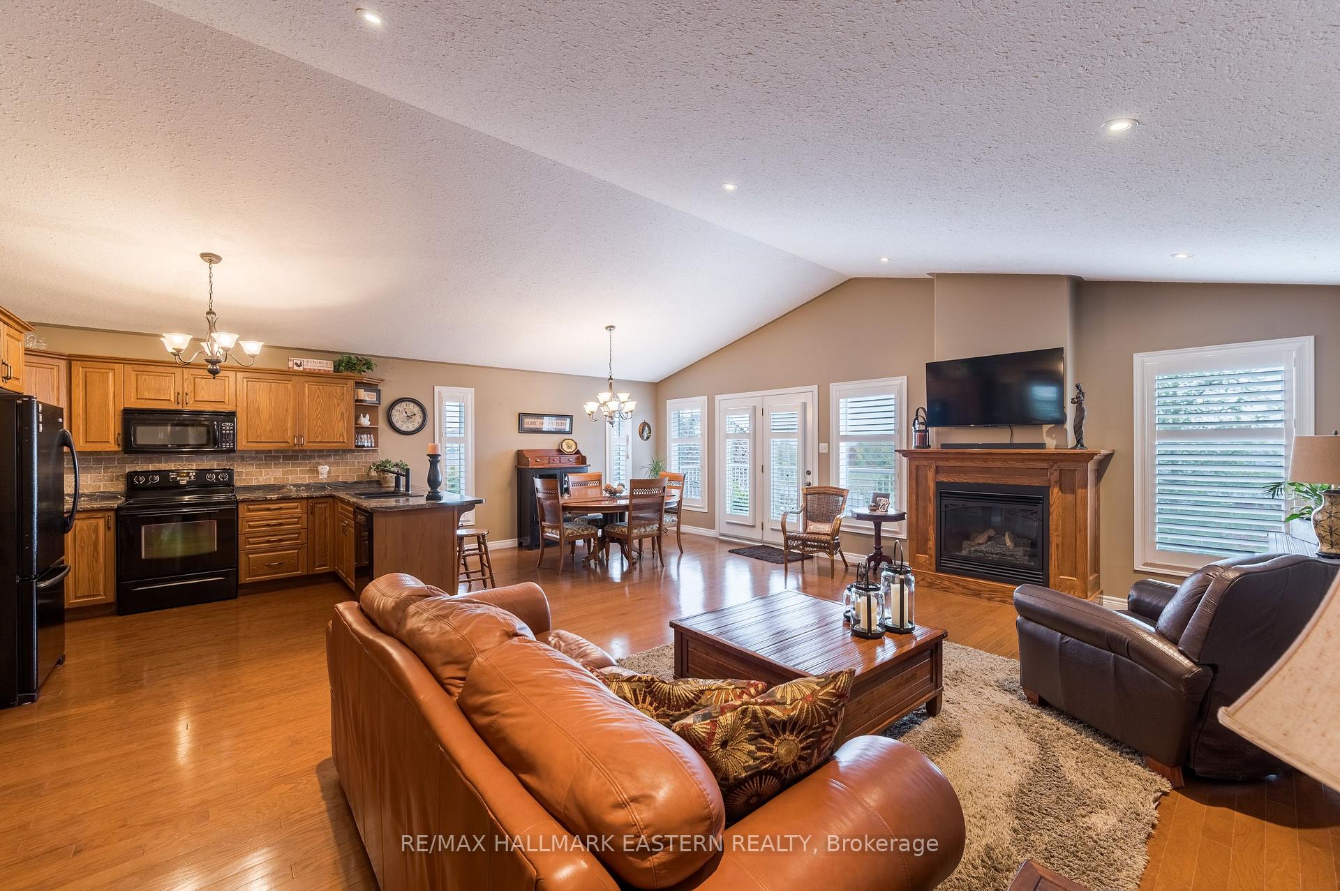 Photo 11 of 748 Overend Gardens, Peterborough, Monaghan Ward 2 — HOMEH