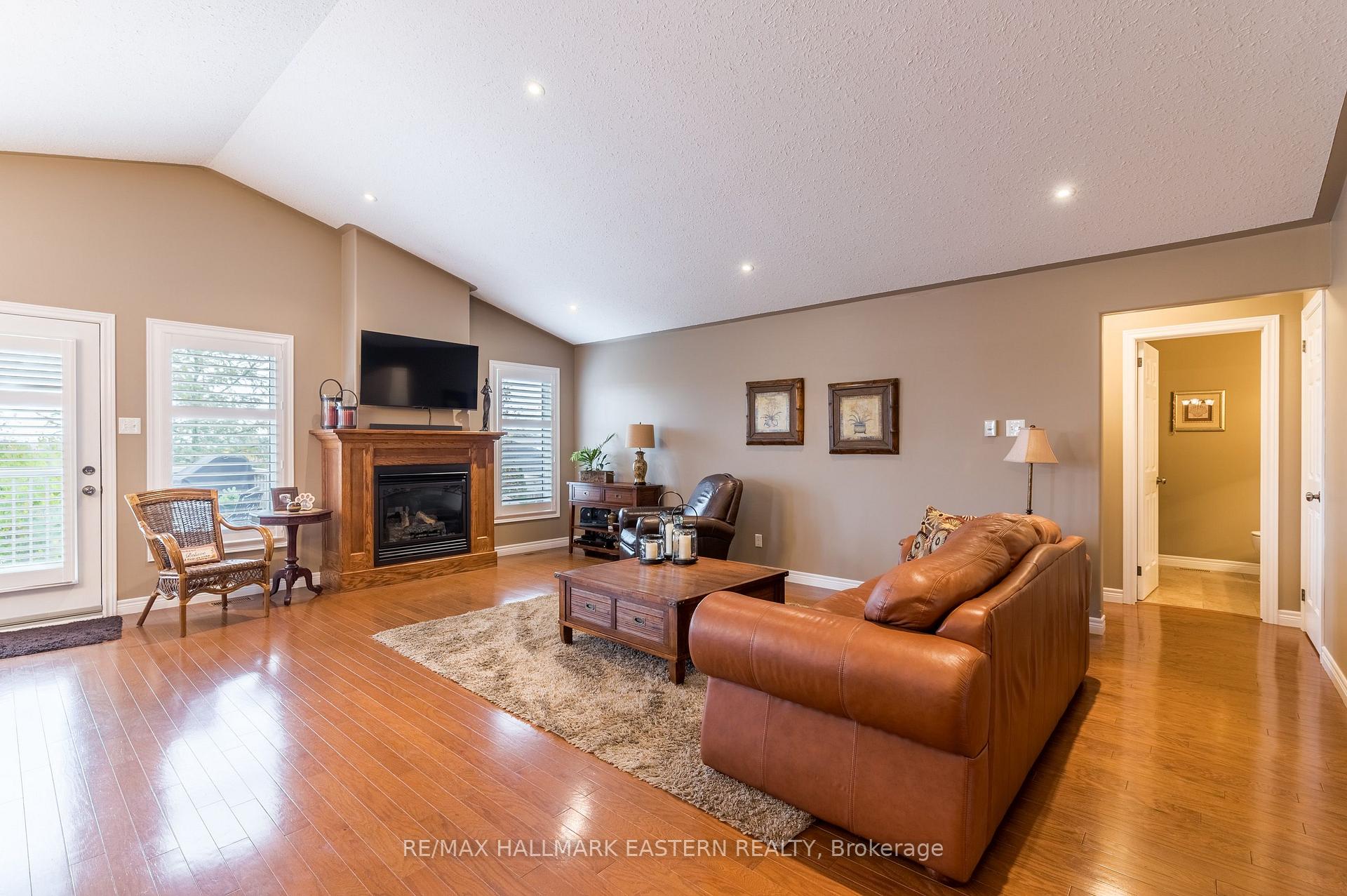 Photo 12 of 748 Overend Gardens, Peterborough, Monaghan Ward 2 — HOMEH