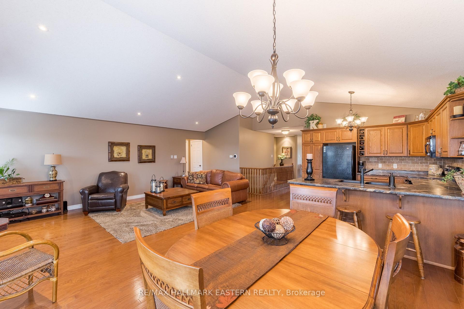 Photo 16 of 748 Overend Gardens, Peterborough, Monaghan Ward 2 — HOMEH