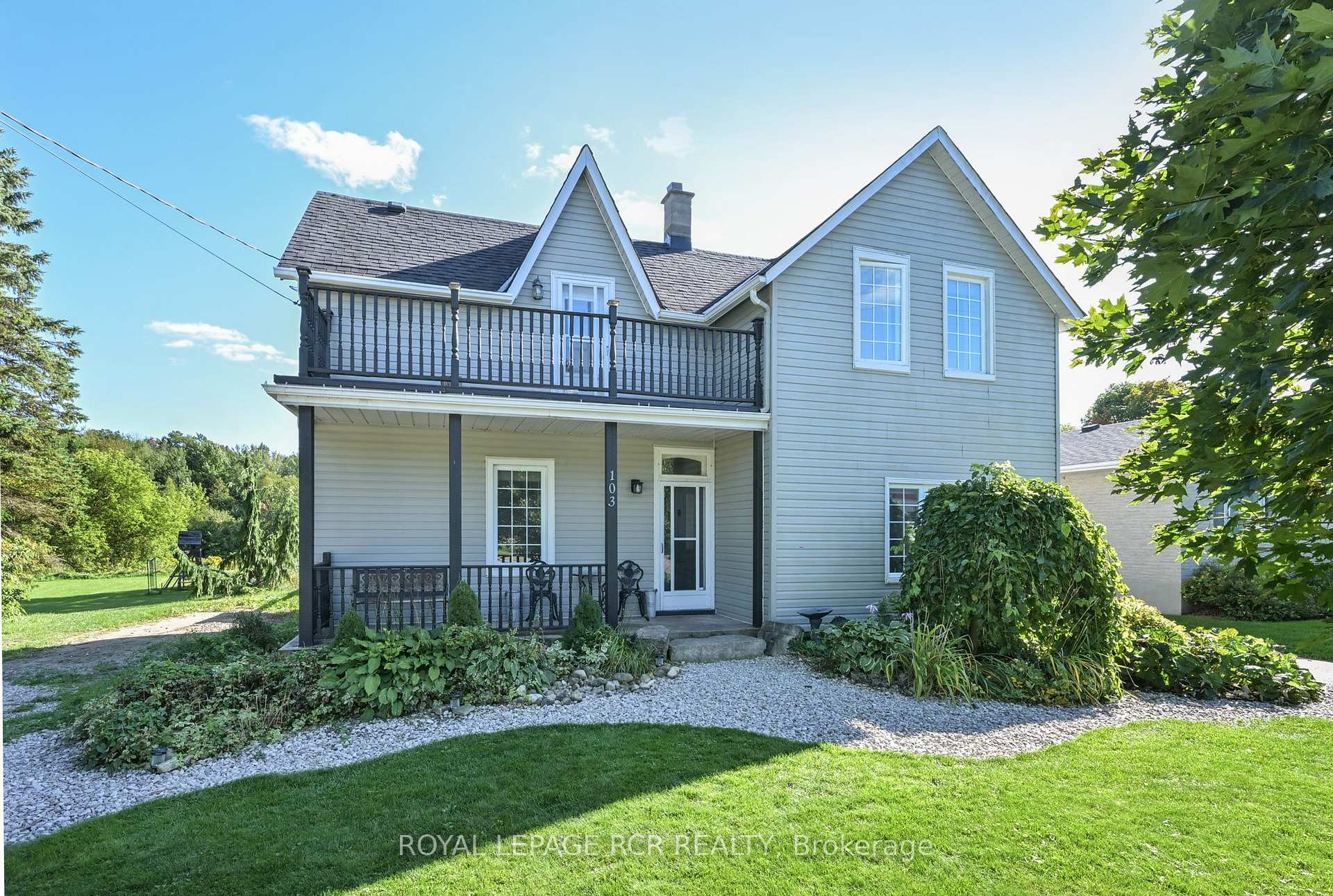 Photo of 103 Amaranth St E
