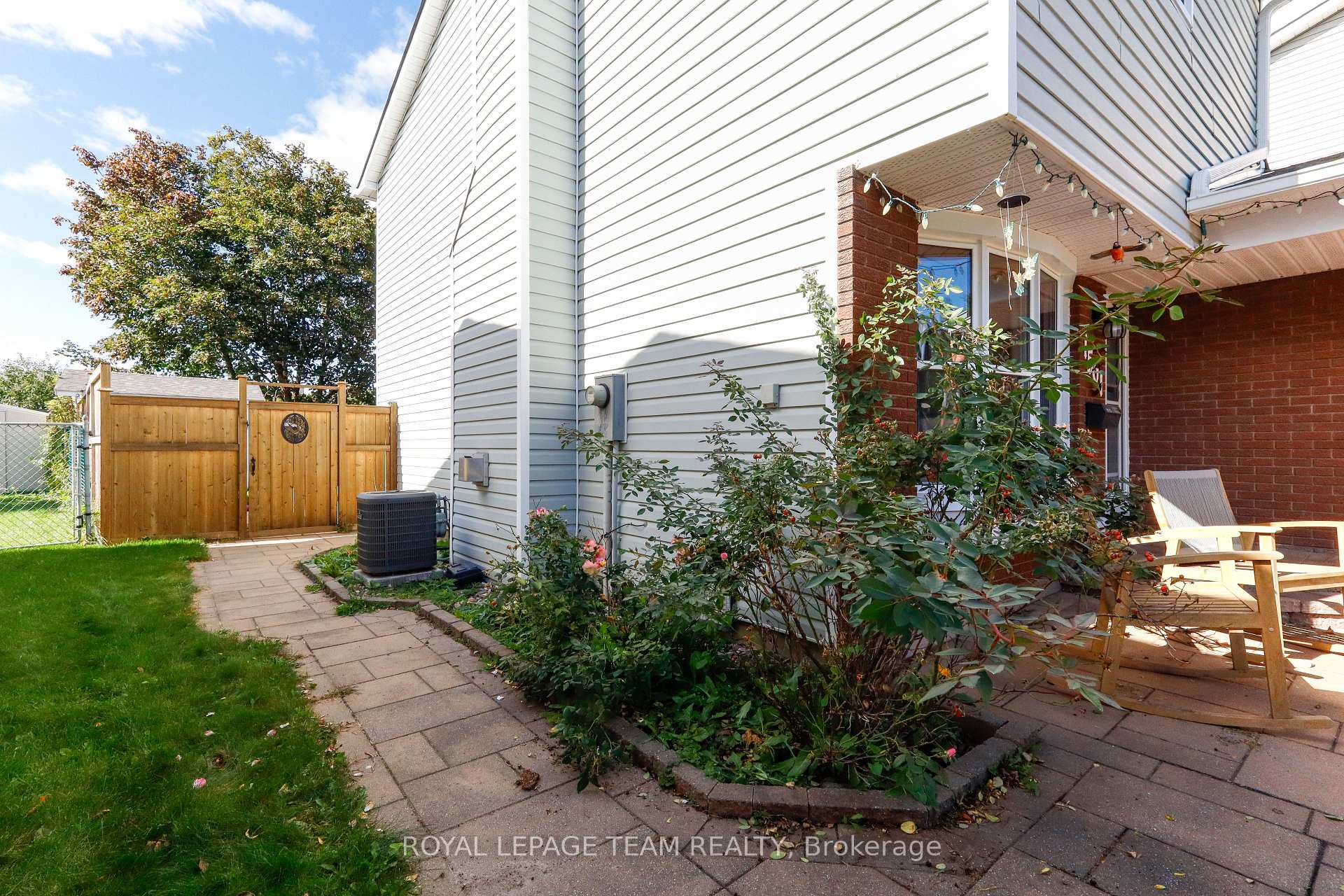 Photo 4 of 1501 Meadowbrook Road, Ottawa, Pineview — HOMEH