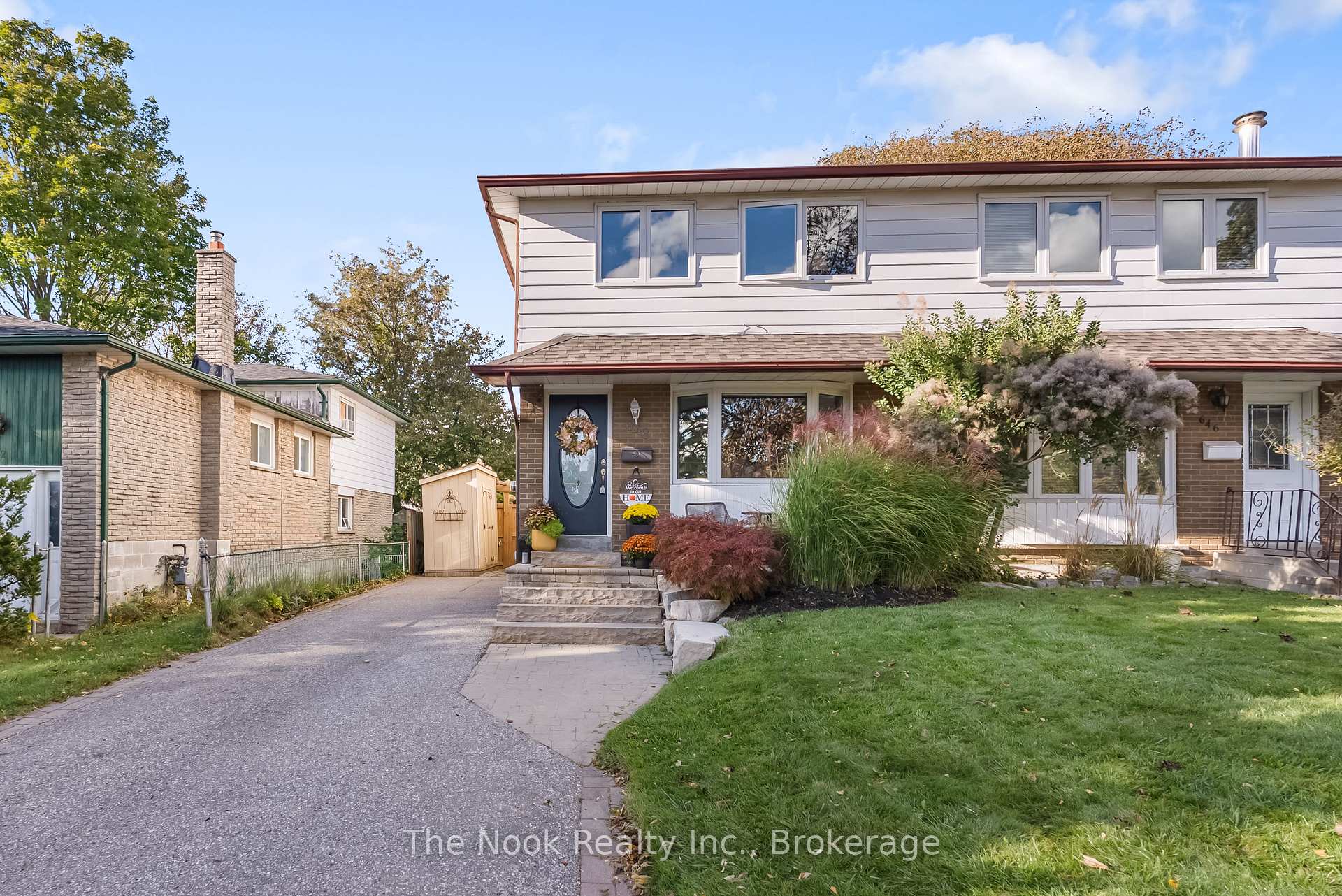 Photo 2 of 648 Berwick Crescent, Oshawa, McLaughlin — HOMEH