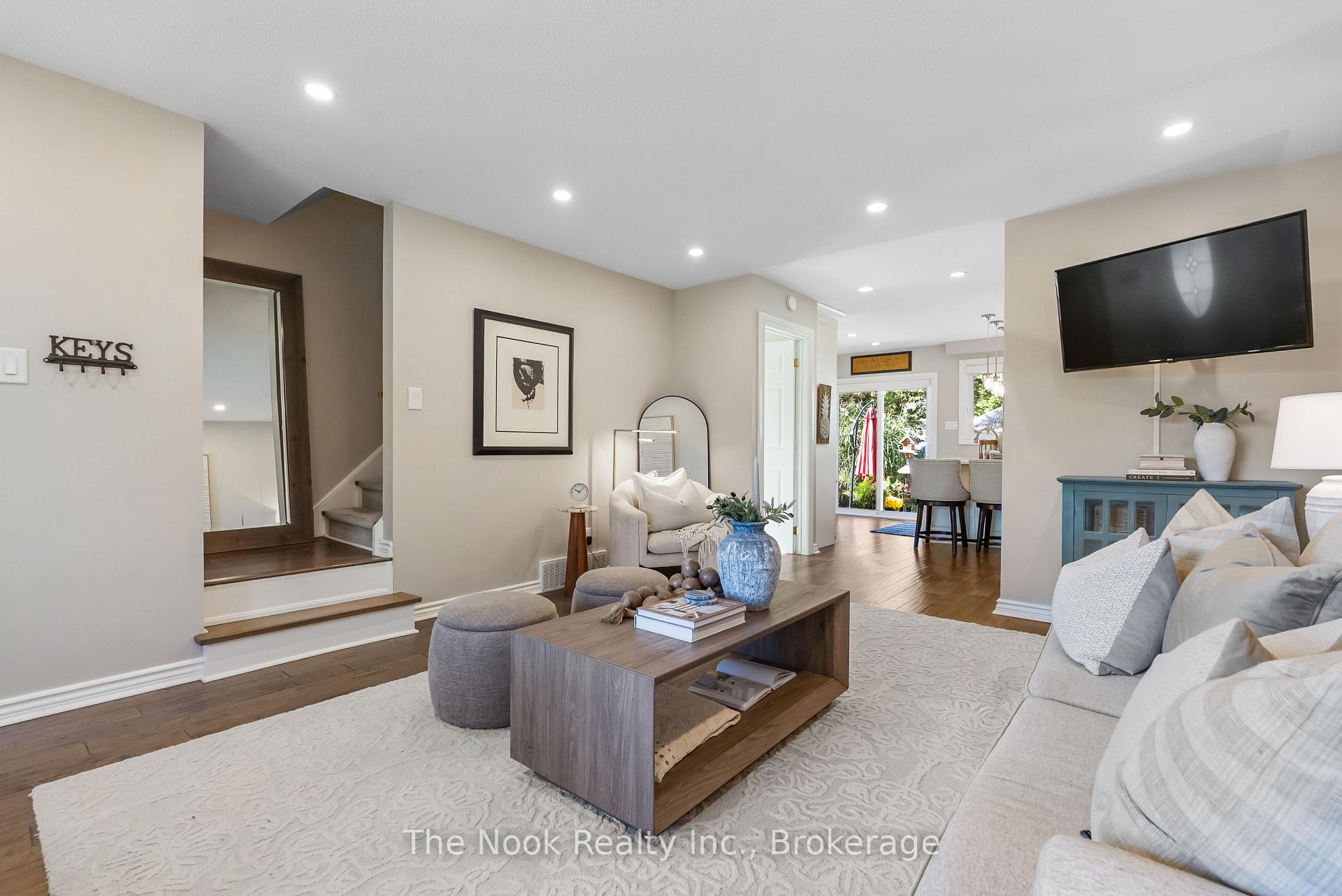 Photo 6 of 648 Berwick Crescent, Oshawa, McLaughlin — HOMEH