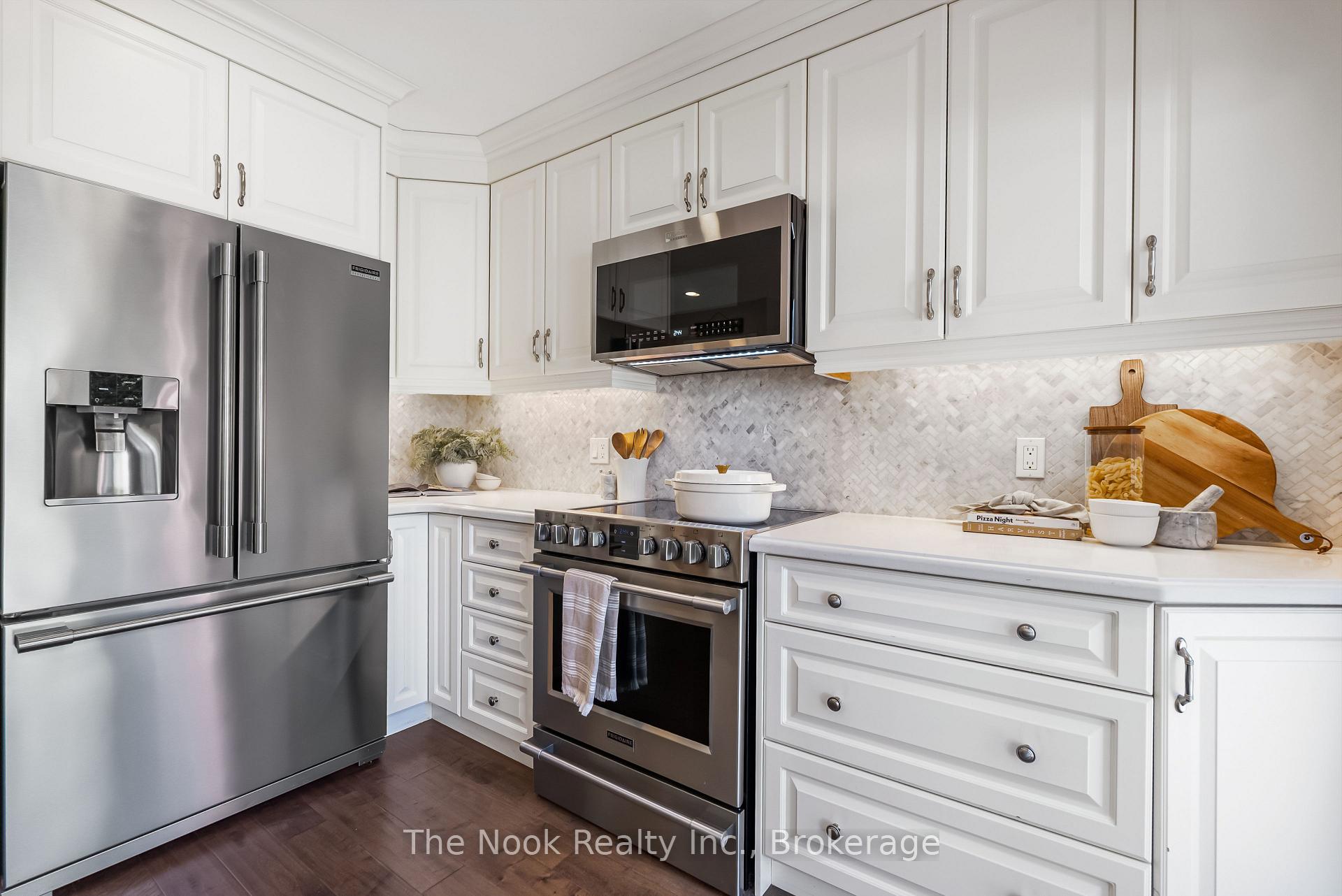 Photo 13 of 648 Berwick Crescent, Oshawa, McLaughlin — HOMEH