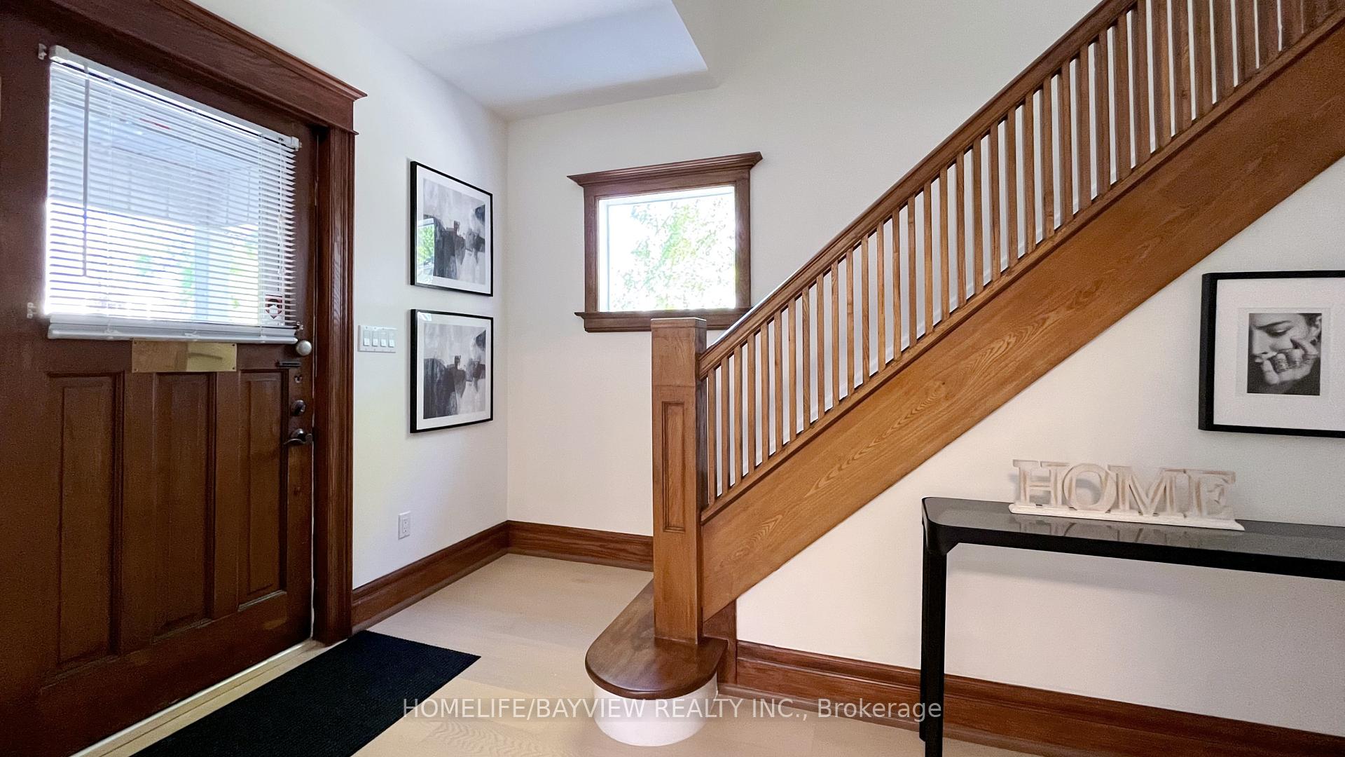 Photo 2 of 82 Centre Street E, Richmond Hill, Crosby — HOMEH