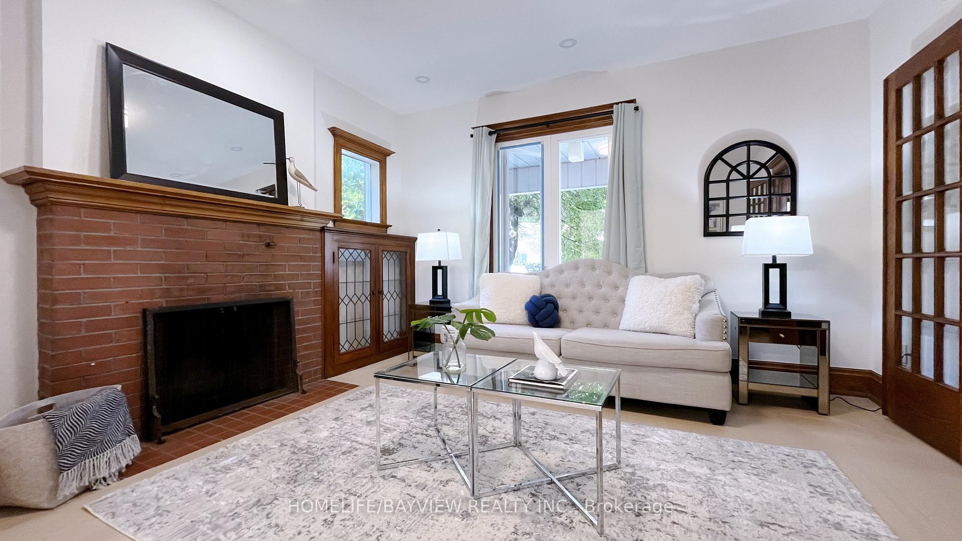 Photo 6 of 82 Centre Street E, Richmond Hill, Crosby — HOMEH