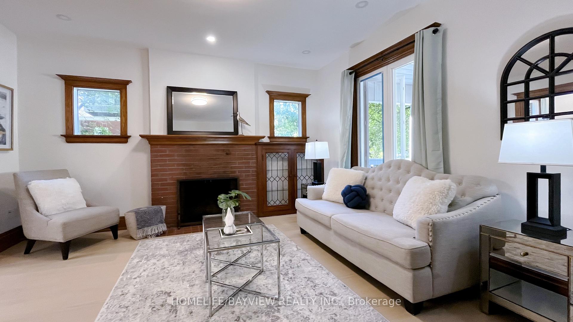Photo 8 of 82 Centre Street E, Richmond Hill, Crosby — HOMEH