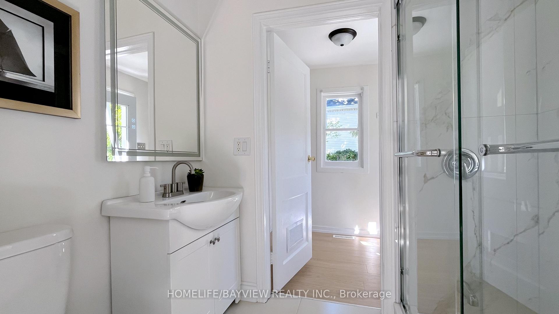 Photo 10 of 82 Centre Street E, Richmond Hill, Crosby — HOMEH