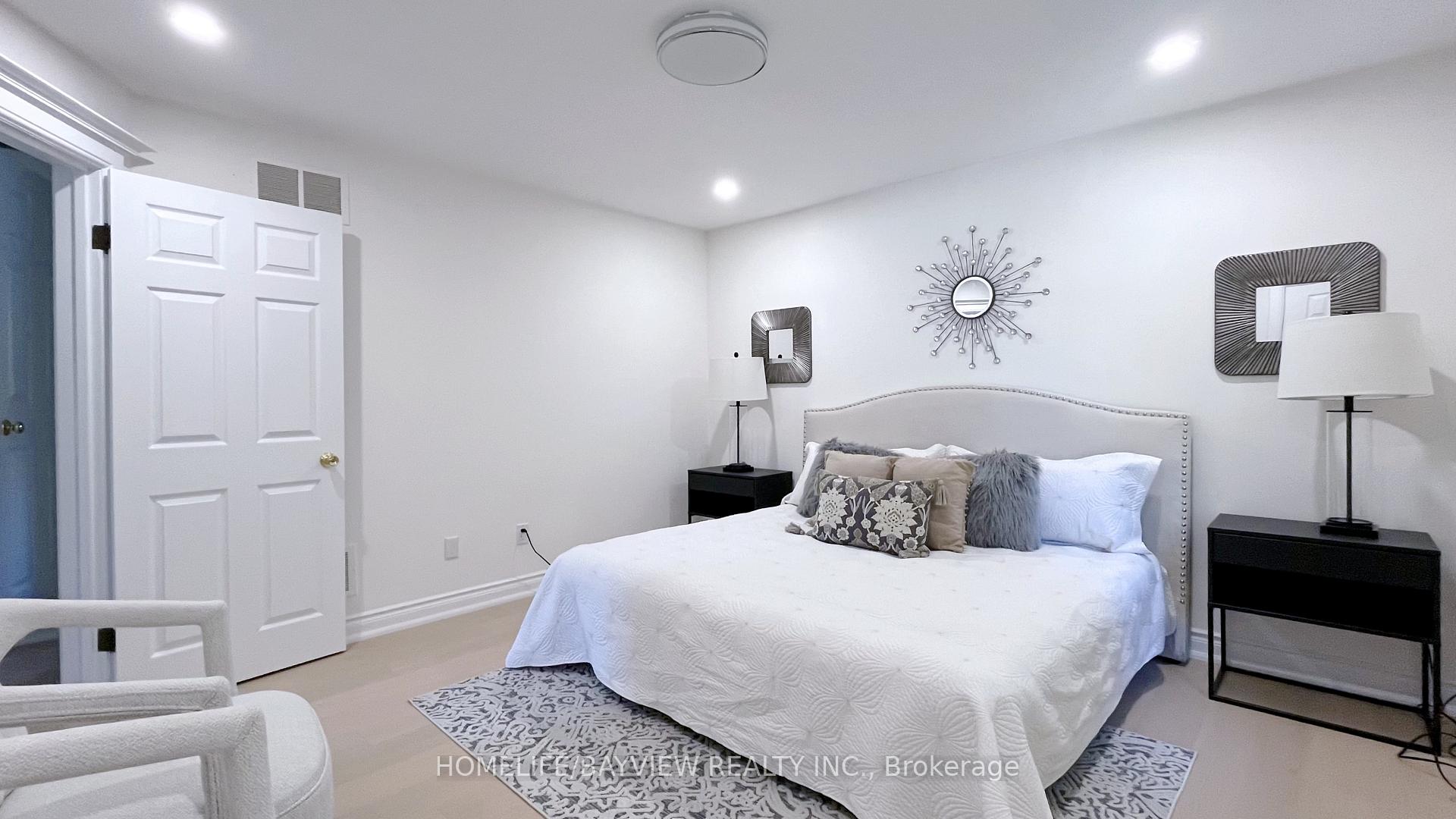Photo 12 of 82 Centre Street E, Richmond Hill, Crosby — HOMEH