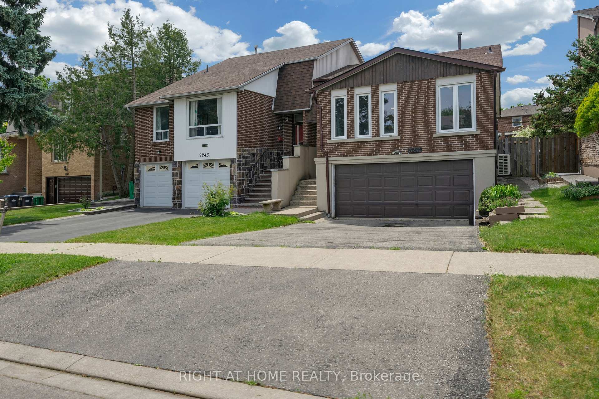 Photo 2 of 3241 Mccarthy Court, Mississauga, Applewood — HOMEH