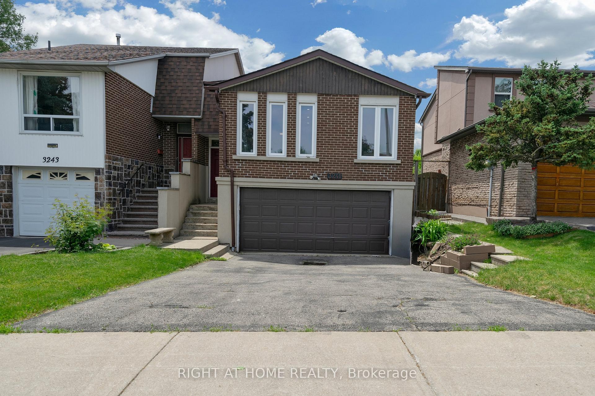 Photo 4 of 3241 Mccarthy Court, Mississauga, Applewood — HOMEH