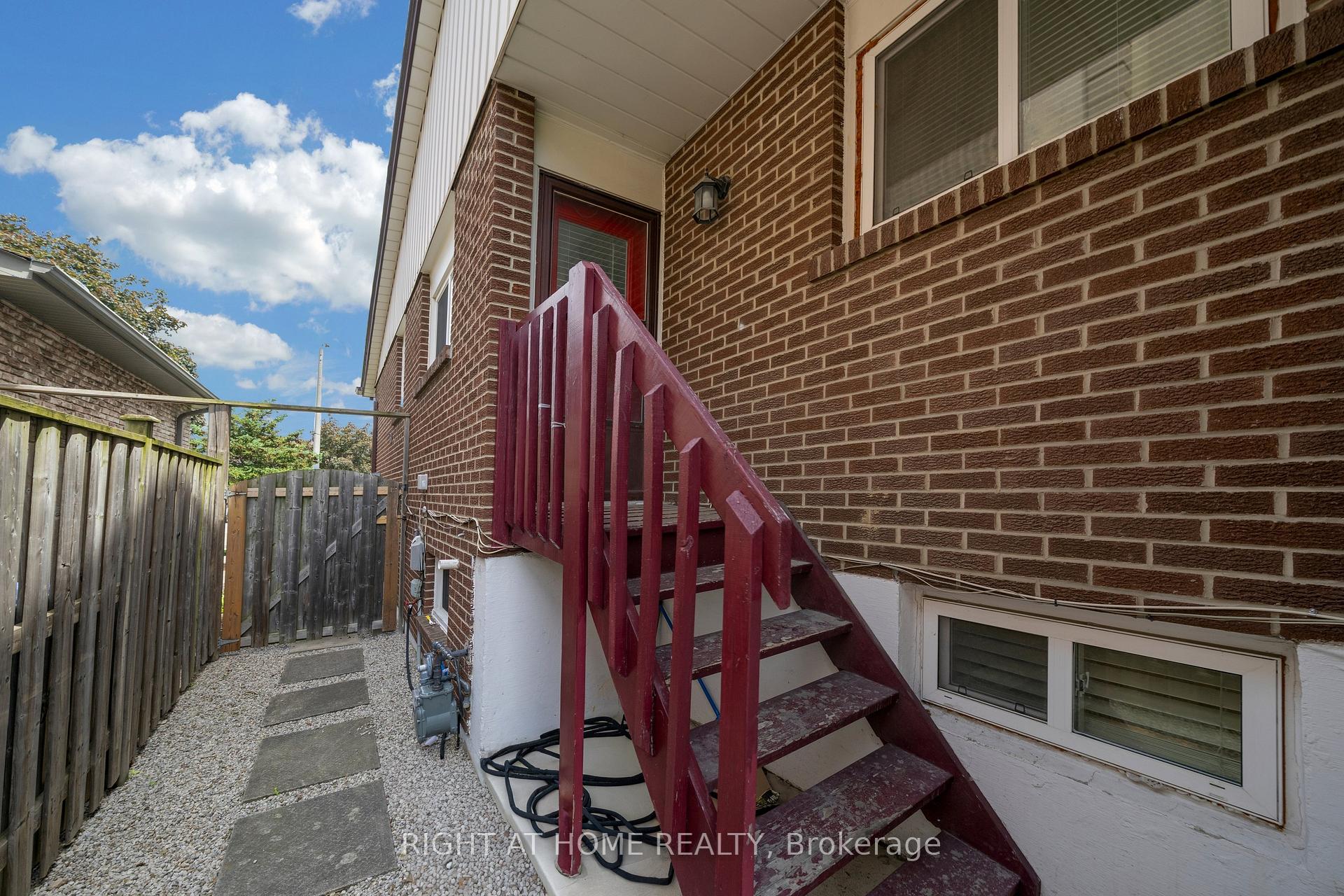 Photo 7 of 3241 Mccarthy Court, Mississauga, Applewood — HOMEH