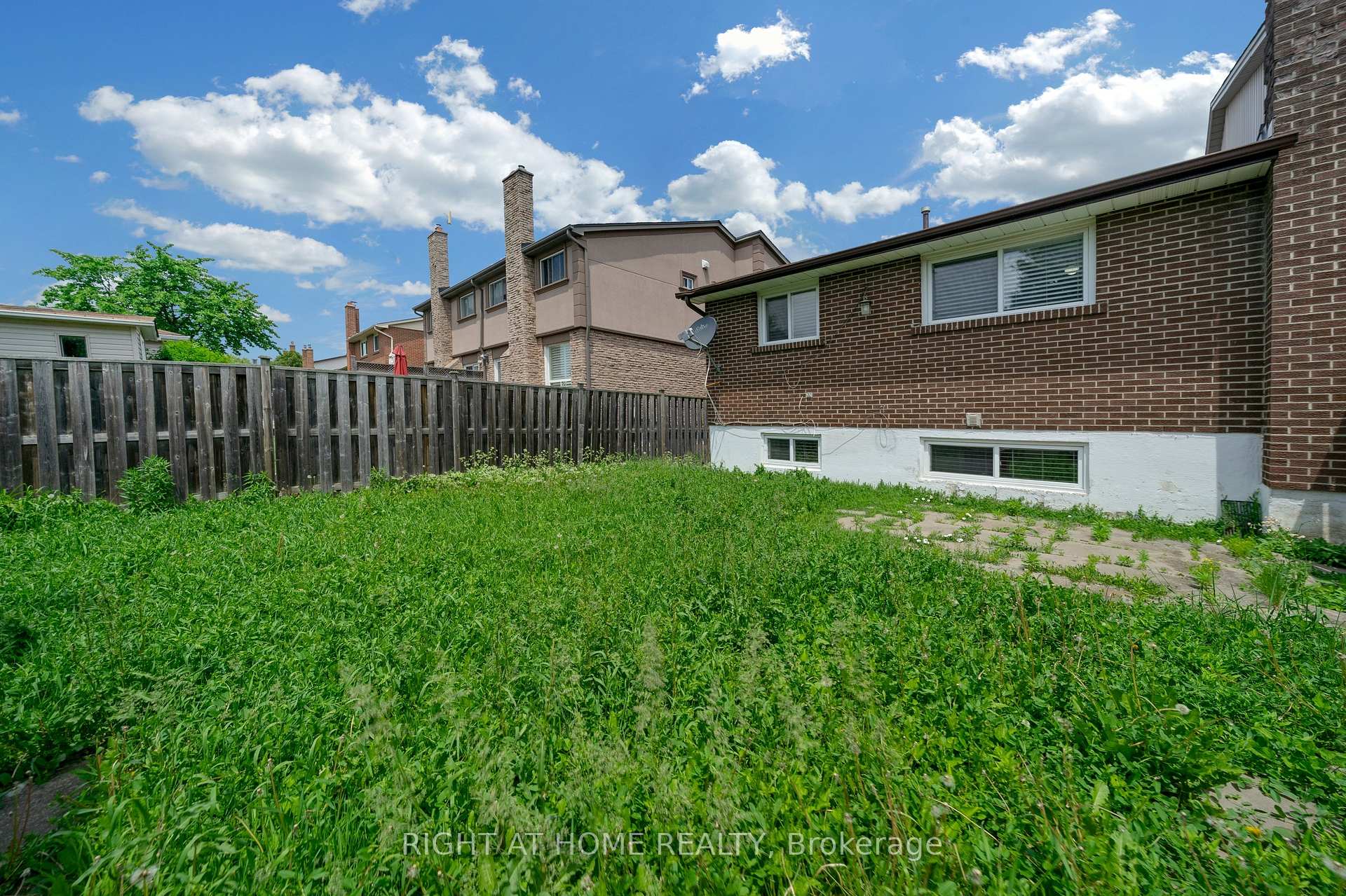 Photo 10 of 3241 Mccarthy Court, Mississauga, Applewood — HOMEH