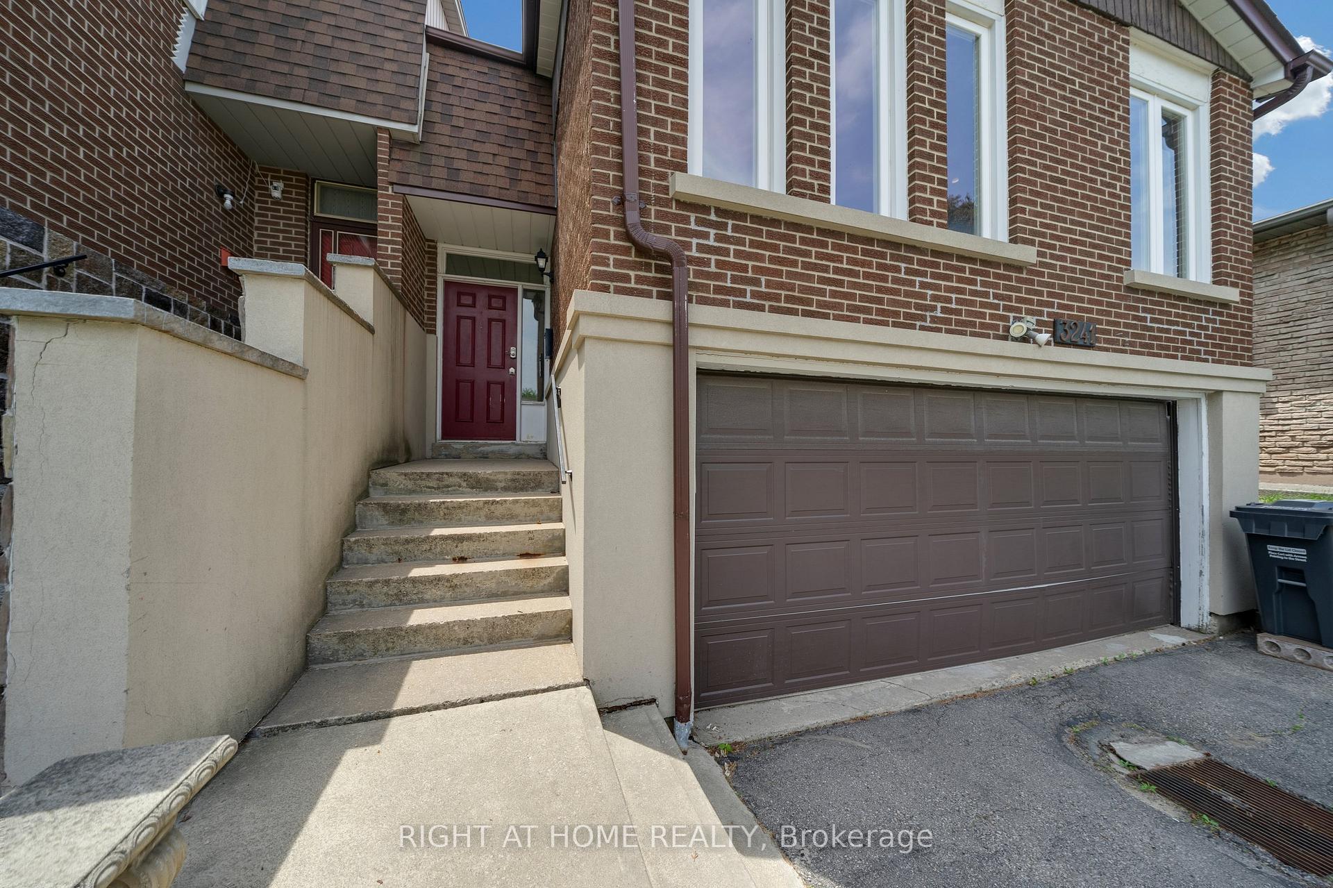 Photo 12 of 3241 Mccarthy Court, Mississauga, Applewood — HOMEH
