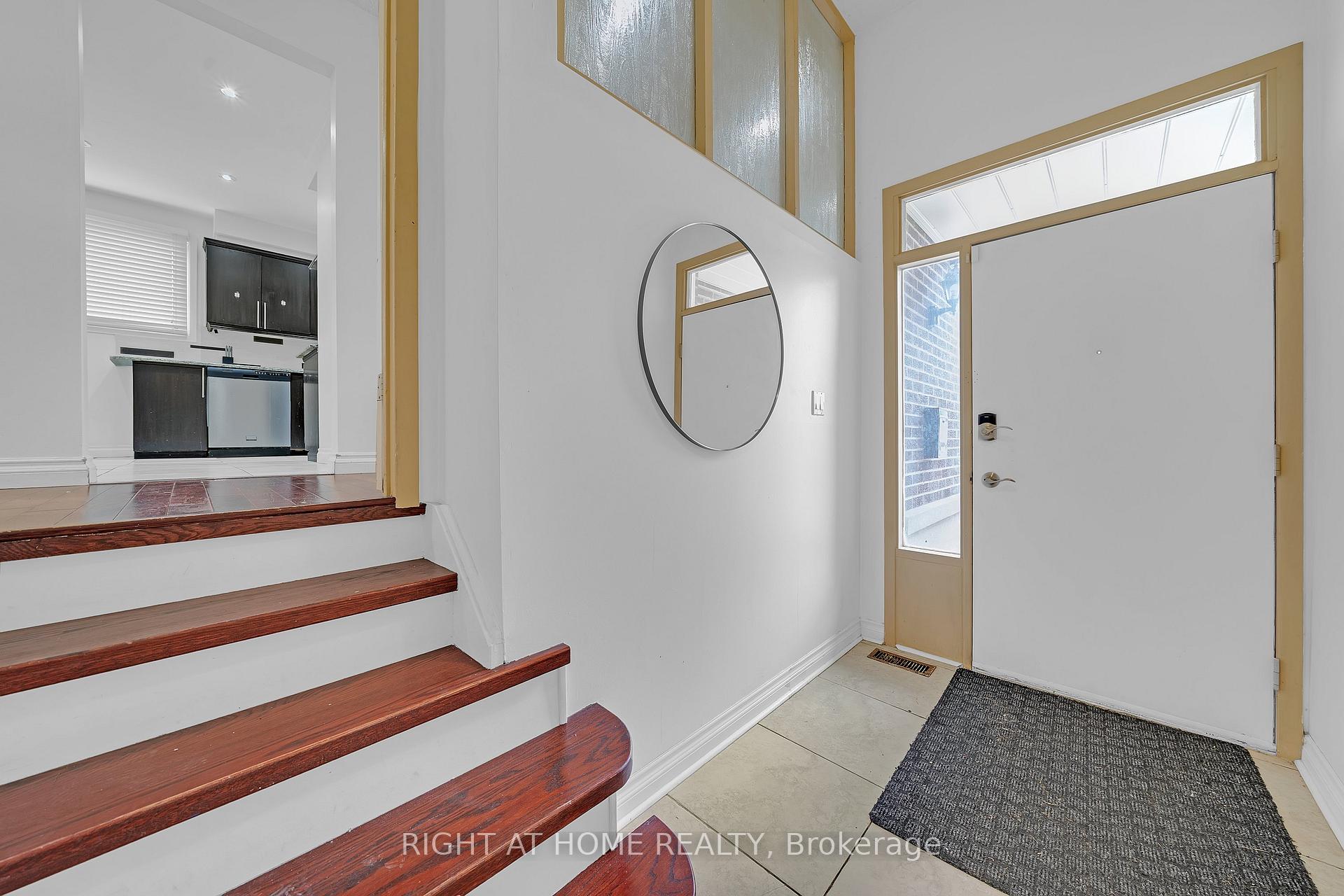 Photo 13 of 3241 Mccarthy Court, Mississauga, Applewood — HOMEH