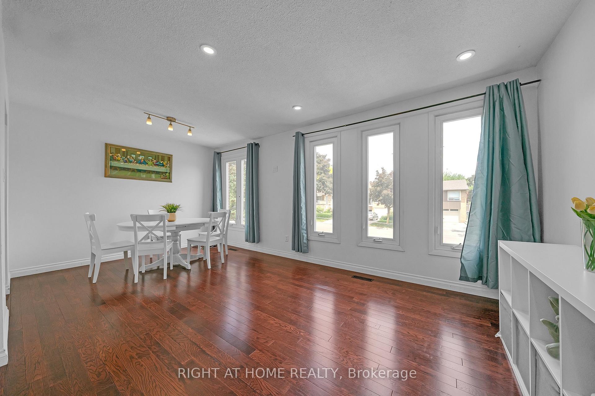 Photo 15 of 3241 Mccarthy Court, Mississauga, Applewood — HOMEH