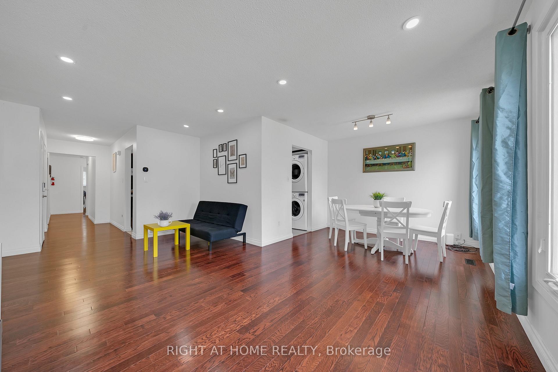 Photo 16 of 3241 Mccarthy Court, Mississauga, Applewood — HOMEH