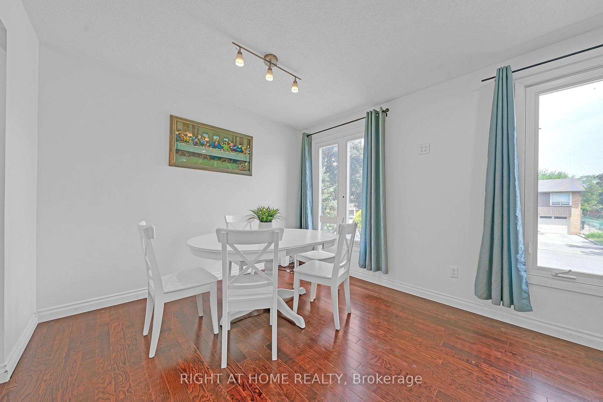 Photo 17 of 3241 Mccarthy Court, Mississauga, Applewood — HOMEH