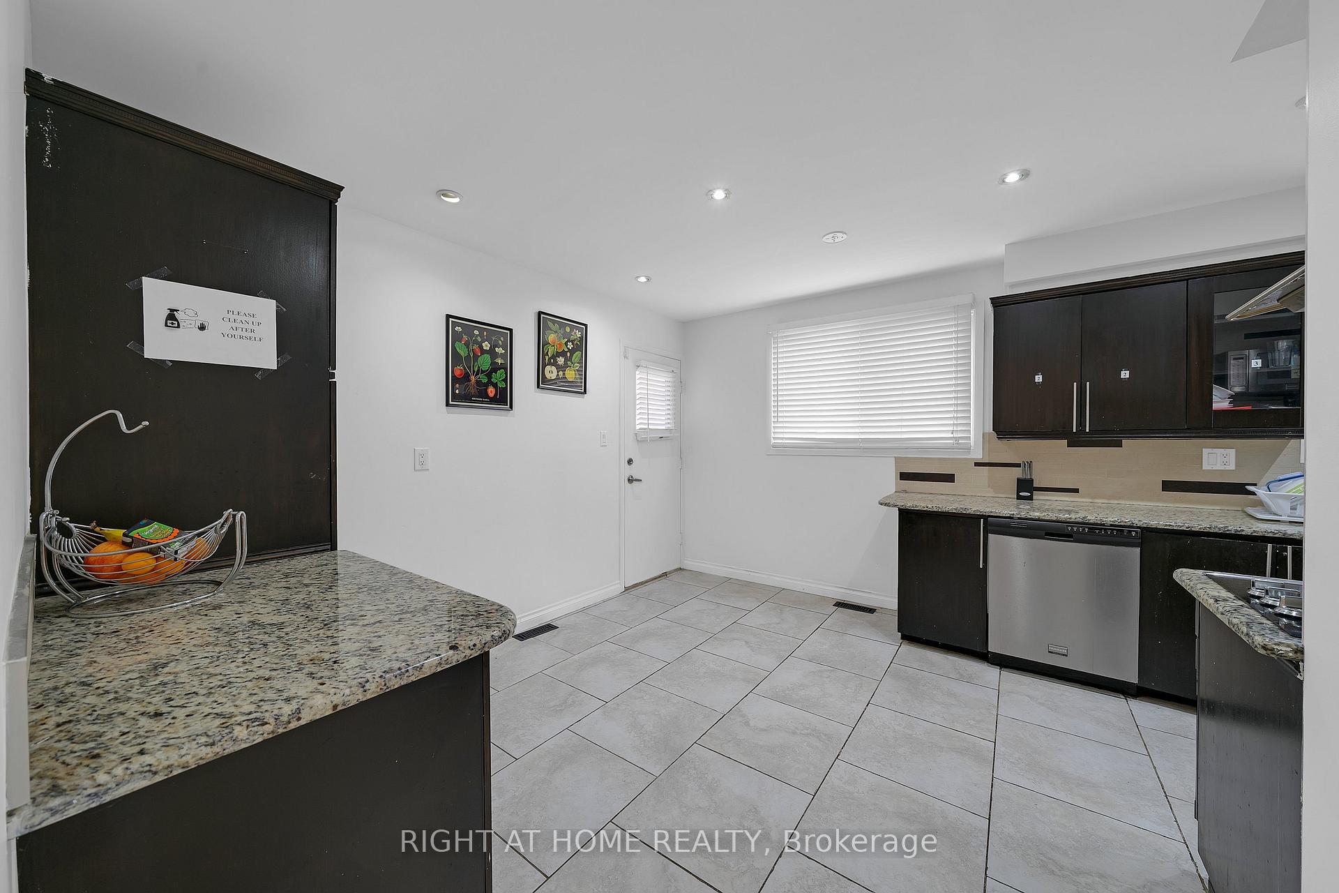 Photo 20 of 3241 Mccarthy Court, Mississauga, Applewood — HOMEH