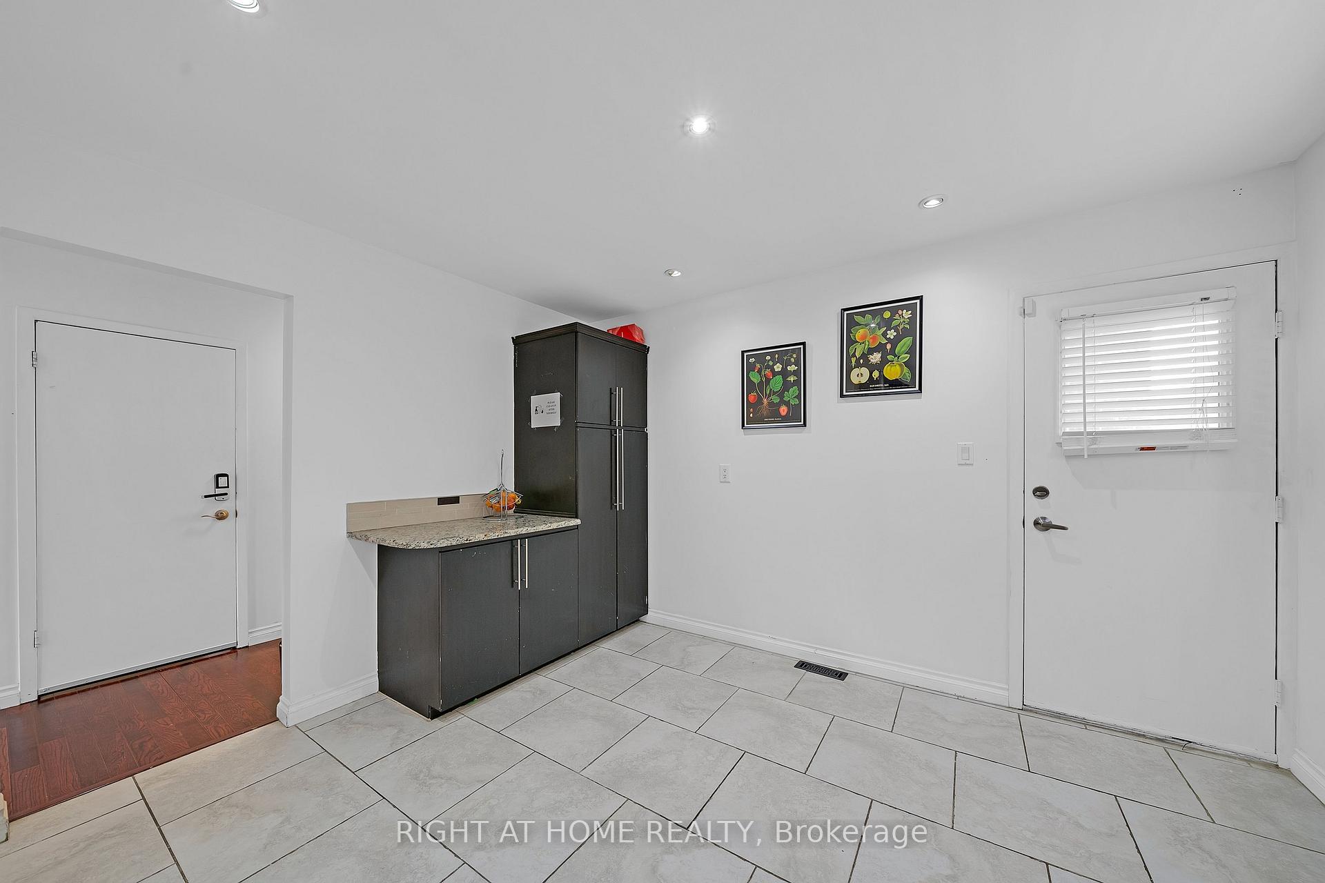 Photo 21 of 3241 Mccarthy Court, Mississauga, Applewood — HOMEH
