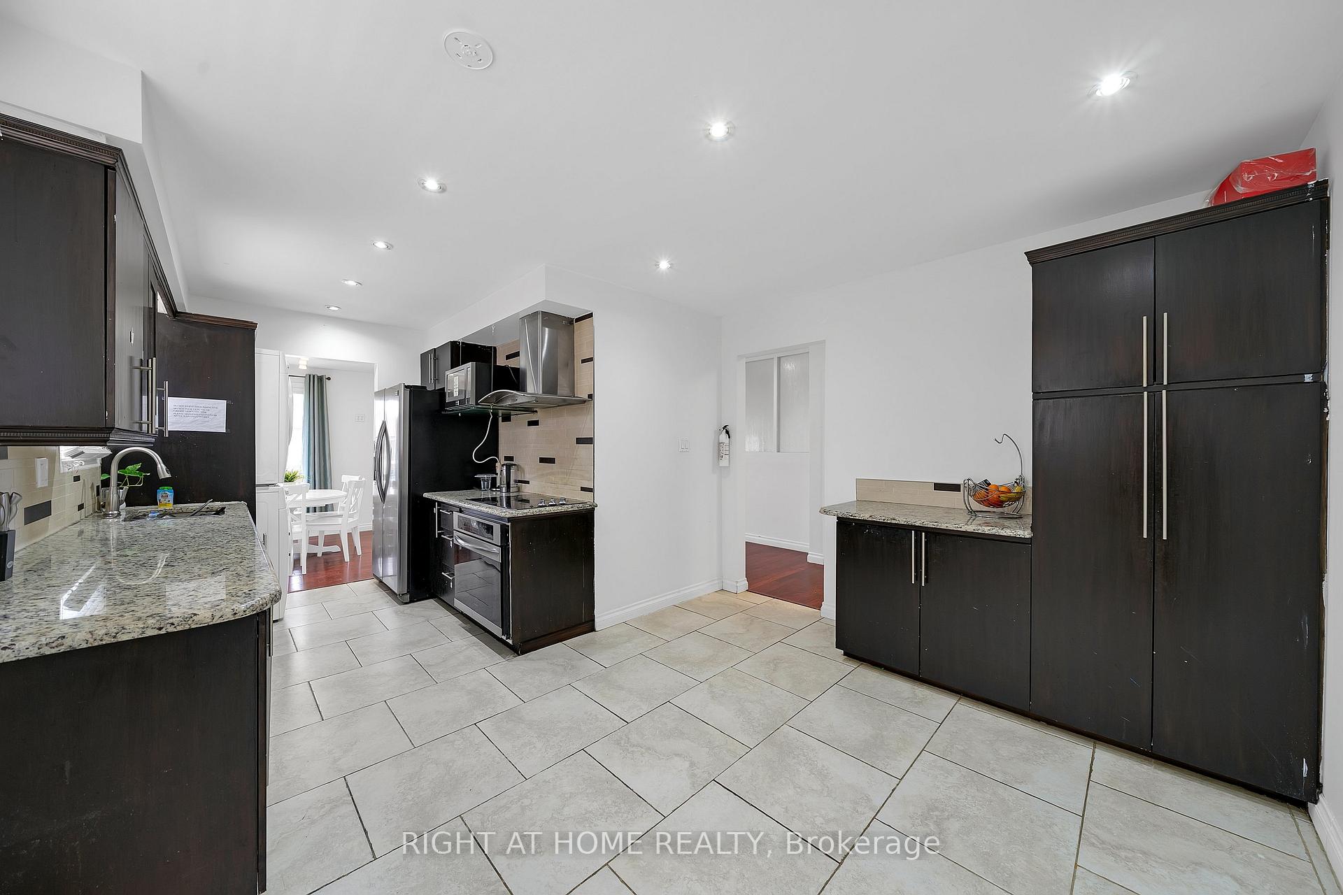 Photo 22 of 3241 Mccarthy Court, Mississauga, Applewood — HOMEH