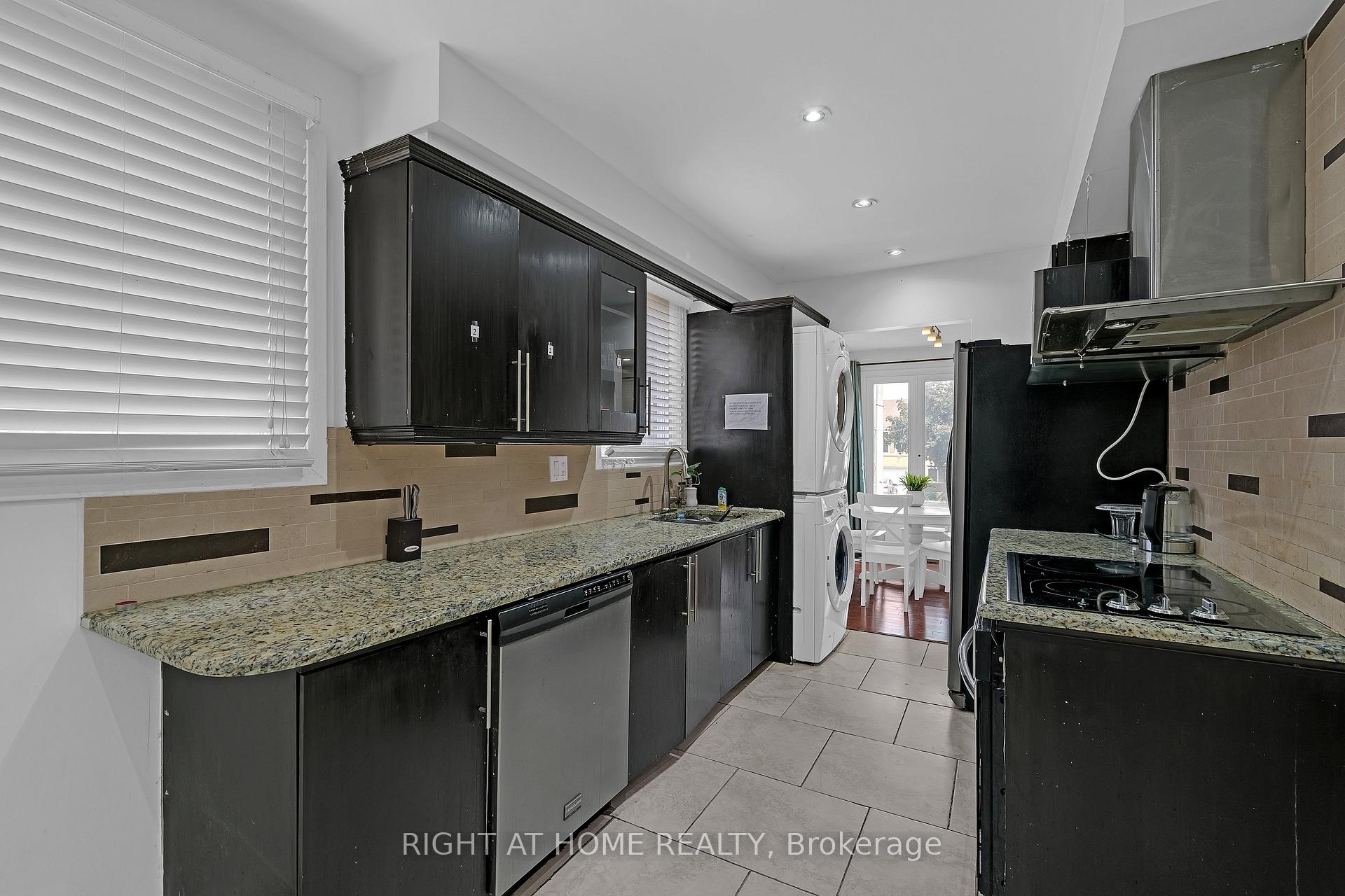 Photo 23 of 3241 Mccarthy Court, Mississauga, Applewood — HOMEH
