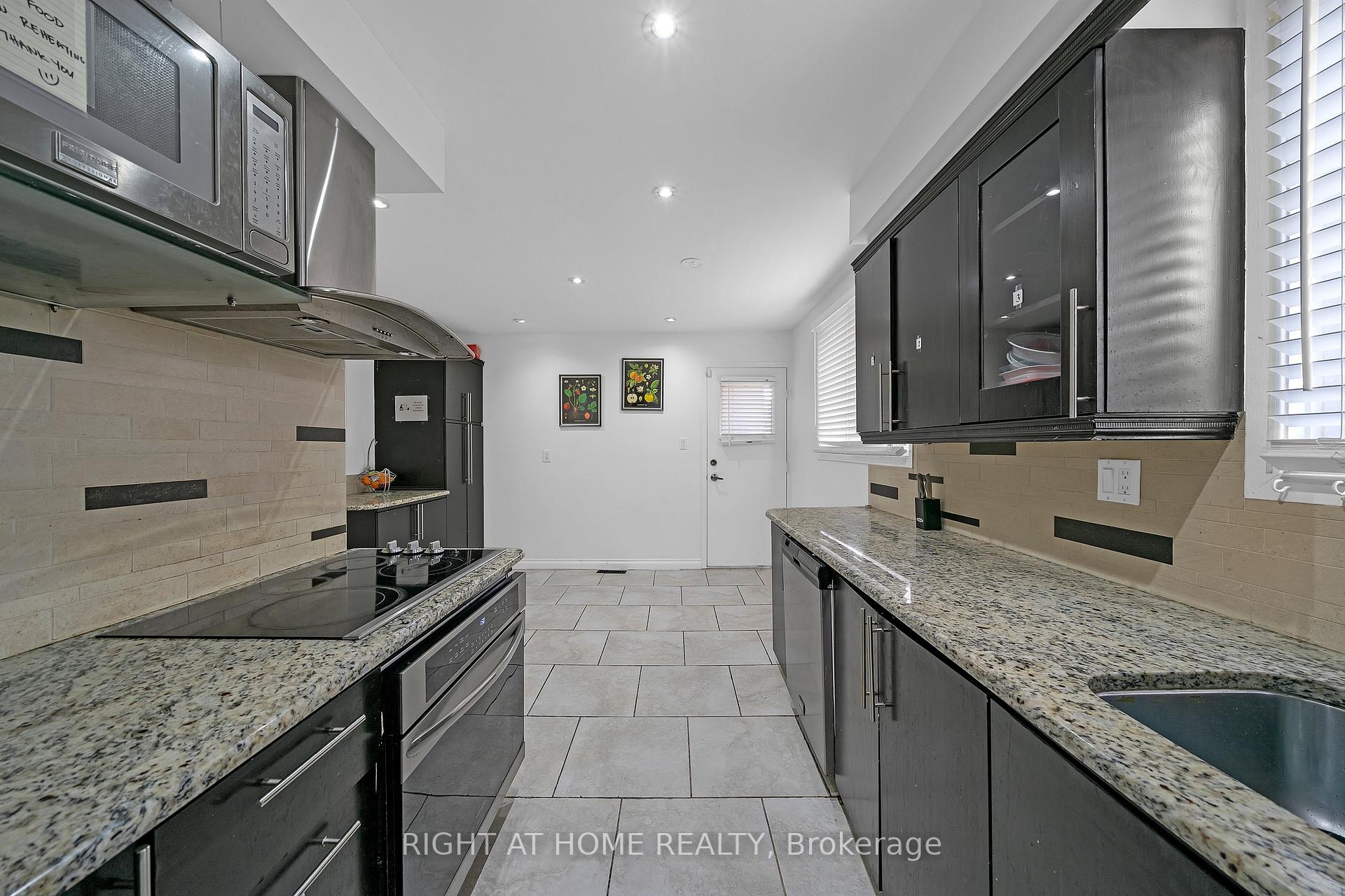 Photo 24 of 3241 Mccarthy Court, Mississauga, Applewood — HOMEH