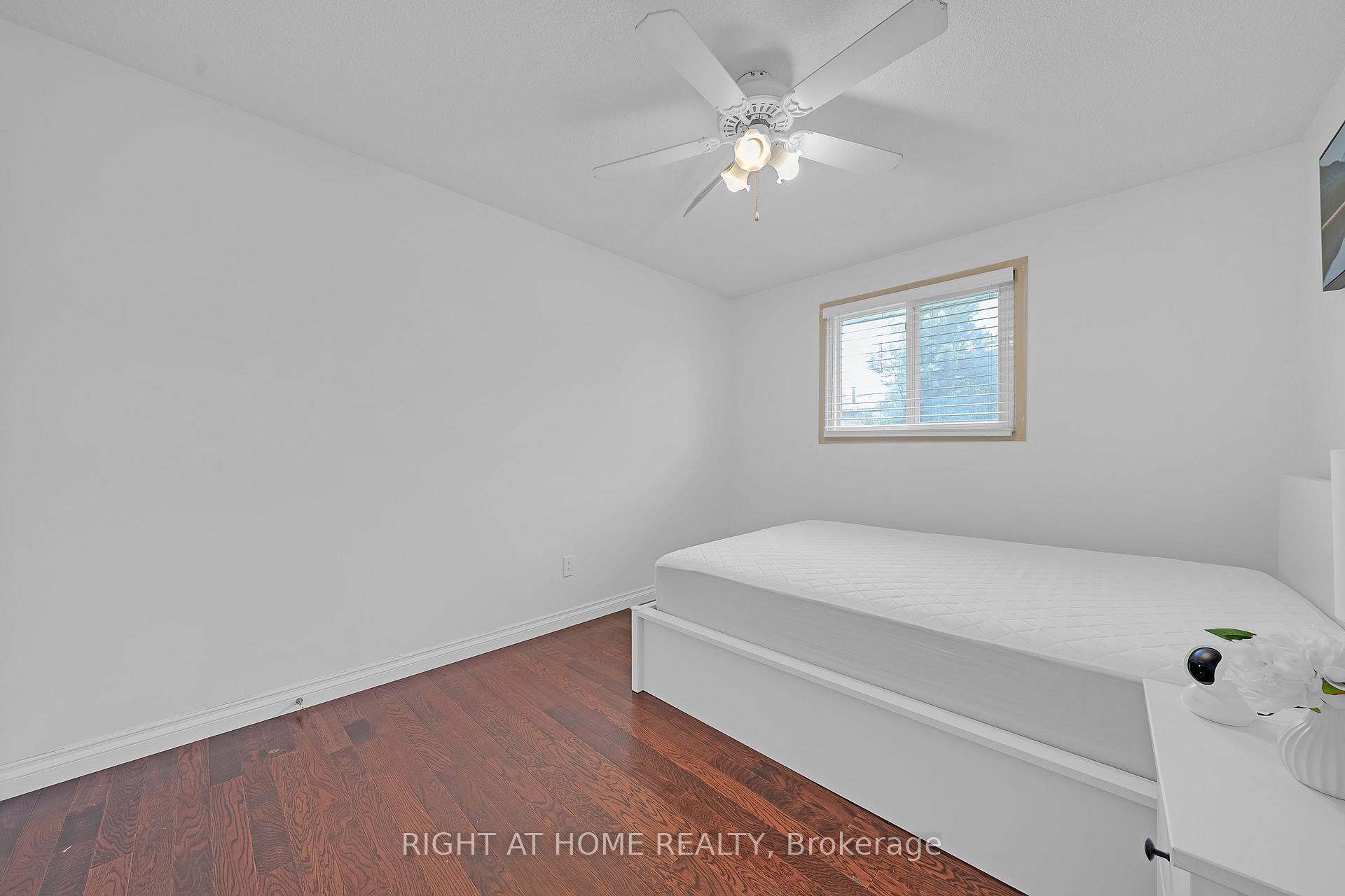 Photo 33 of 3241 Mccarthy Court, Mississauga, Applewood — HOMEH