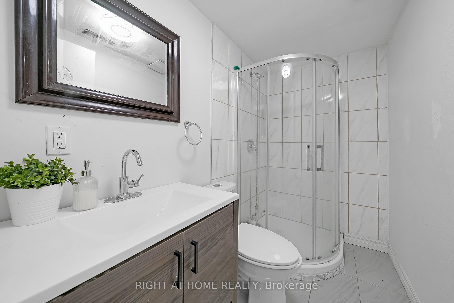 Photo 41 of 3241 Mccarthy Court, Mississauga, Applewood — HOMEH
