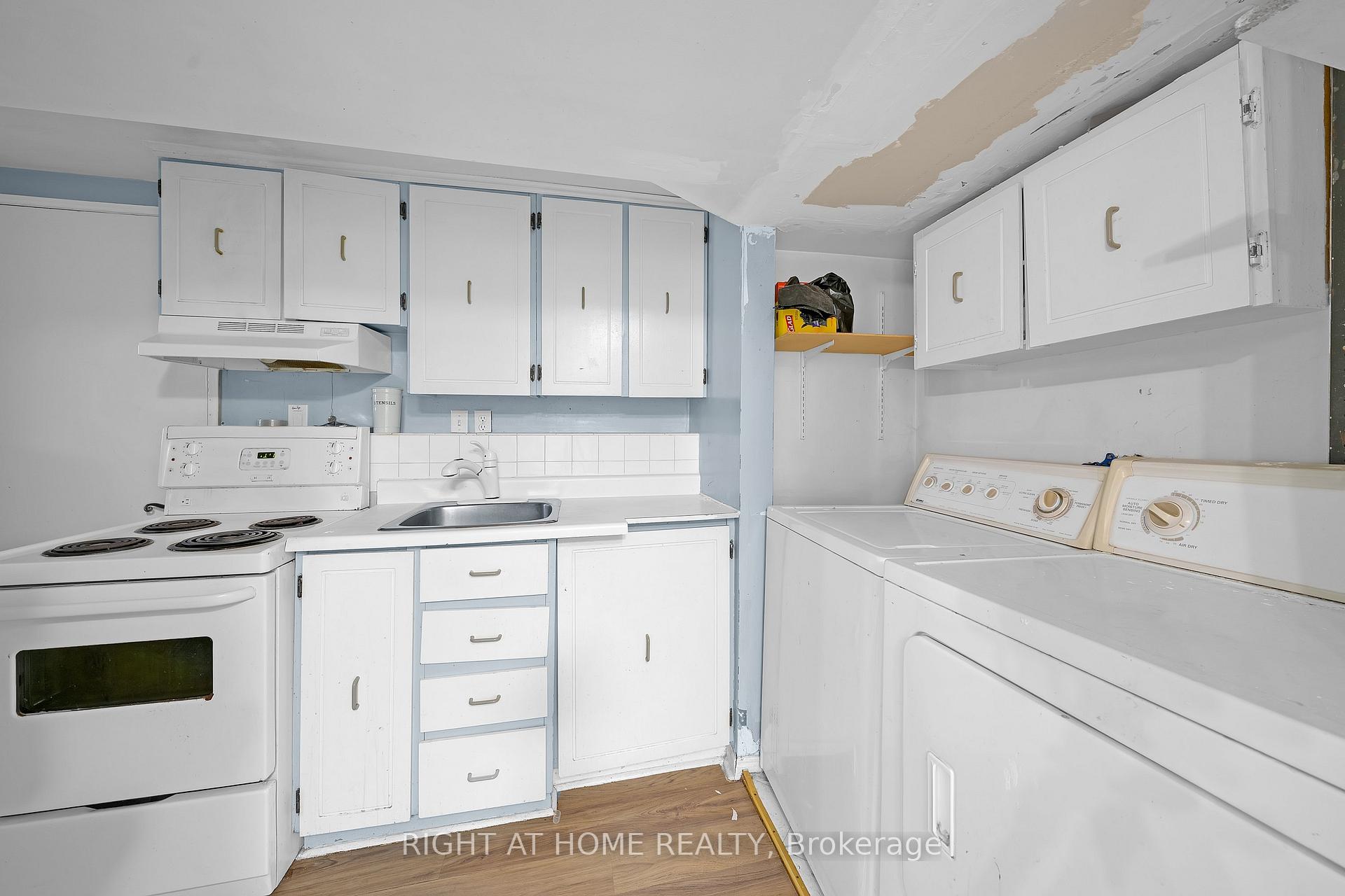 Photo 42 of 3241 Mccarthy Court, Mississauga, Applewood — HOMEH